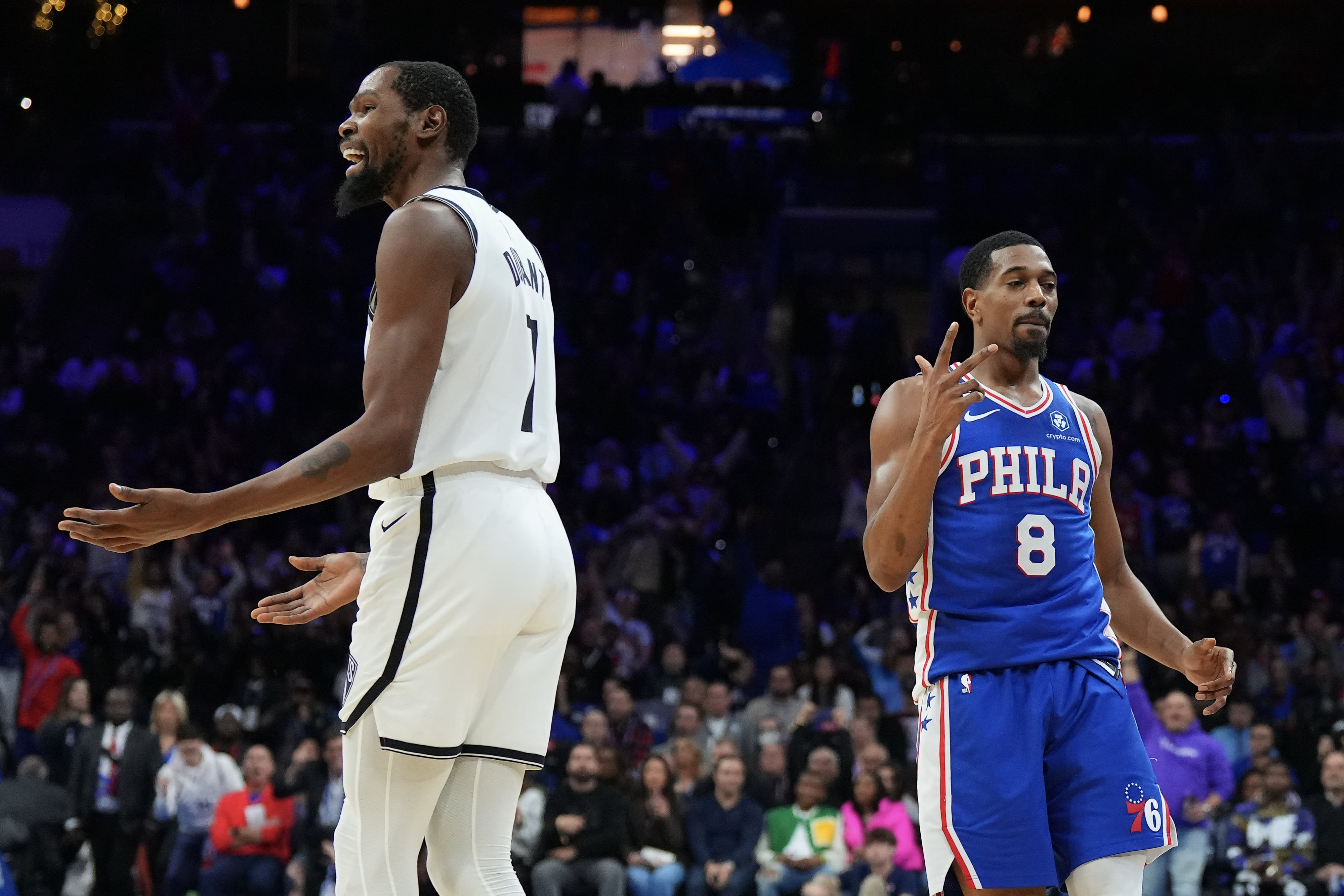 דיאנטוני מלטון שחקן פילדלפיה מול קווין דוראנט שחקן ברוקלין נטס