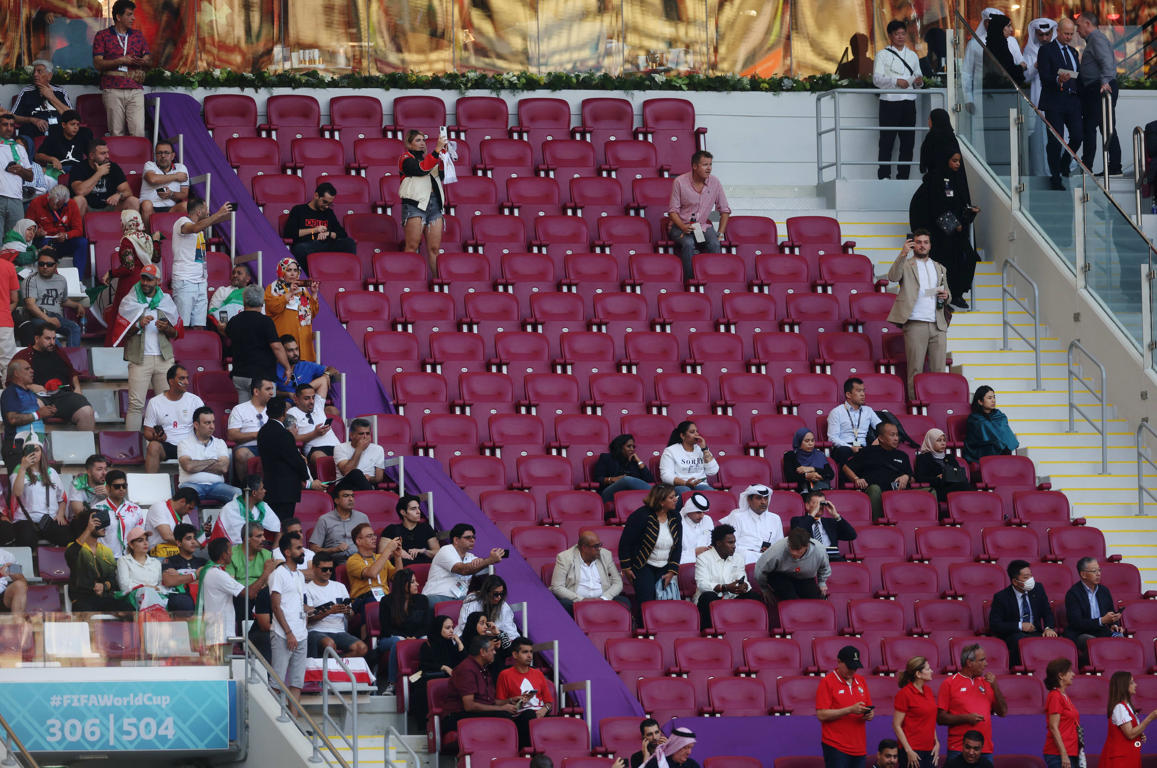 יציע ריק במונדיאל 2022, אנגליה נגד איראן