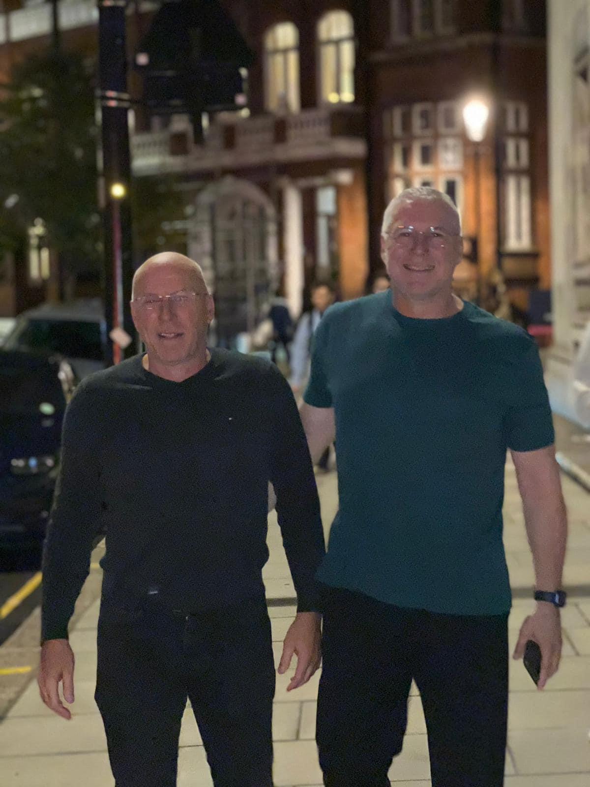 ליאור רוזנטל עם אחיו רוני רוזנטל