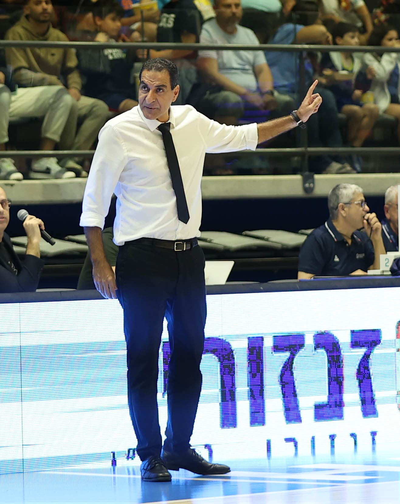 מאמן בני הרצליה אורן אהרוני