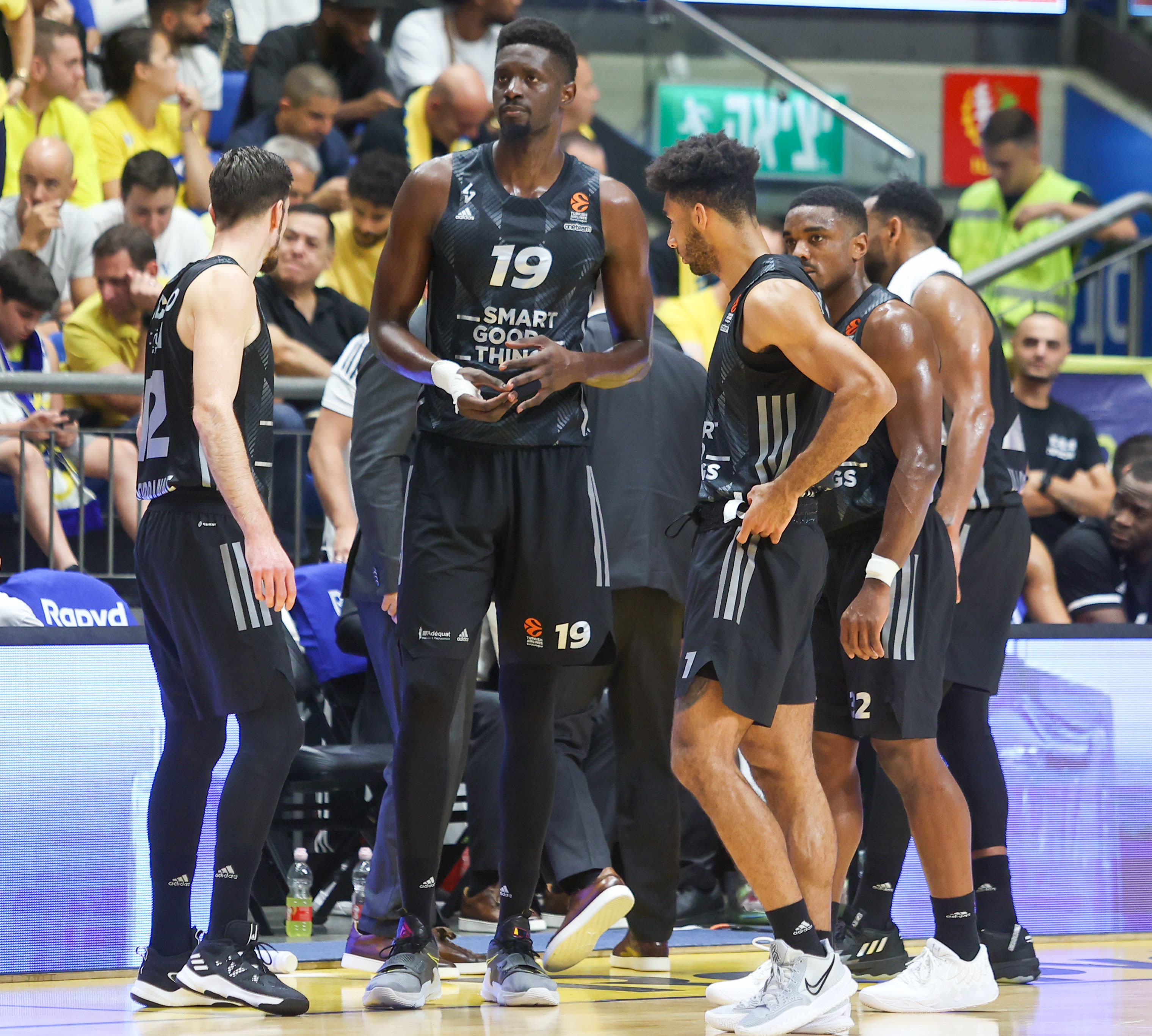 שחקני וילרבאן עם יוסופה פאל