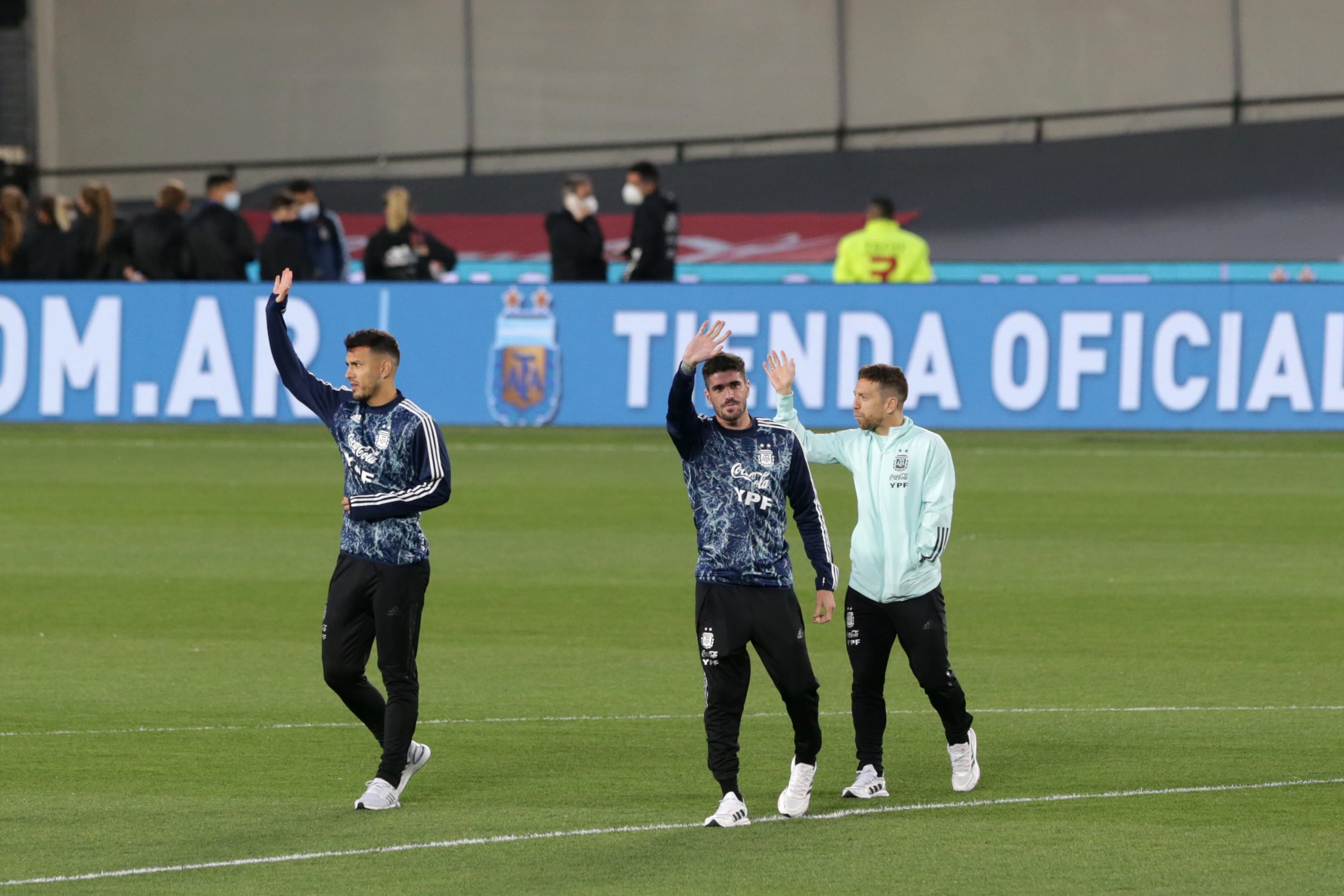 Papo Gomes, Andrew Paredes, Rodrigo de Paul before a match of the Argentina national team against Peru