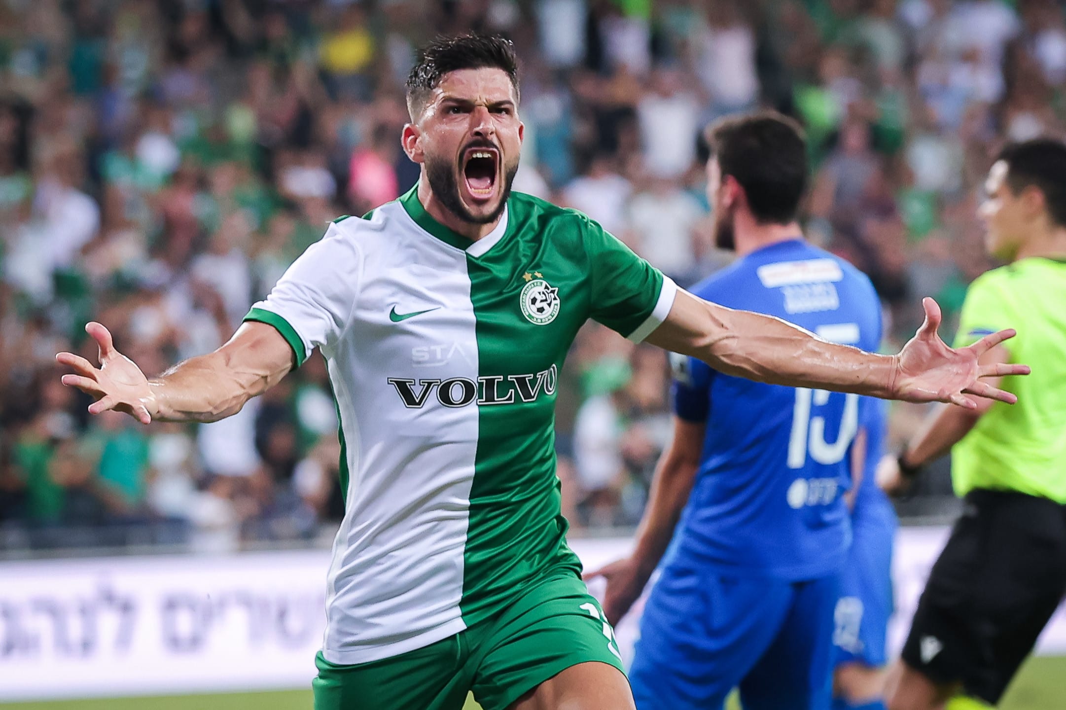 יובל אשכנזי שחקן מכבי חיפה חוגג שער