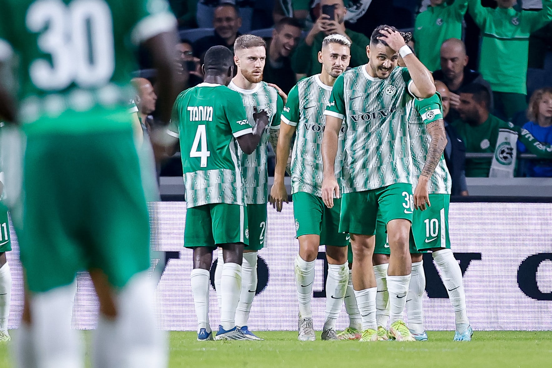 Yanon Eliyahu and Maccabi Haifa players