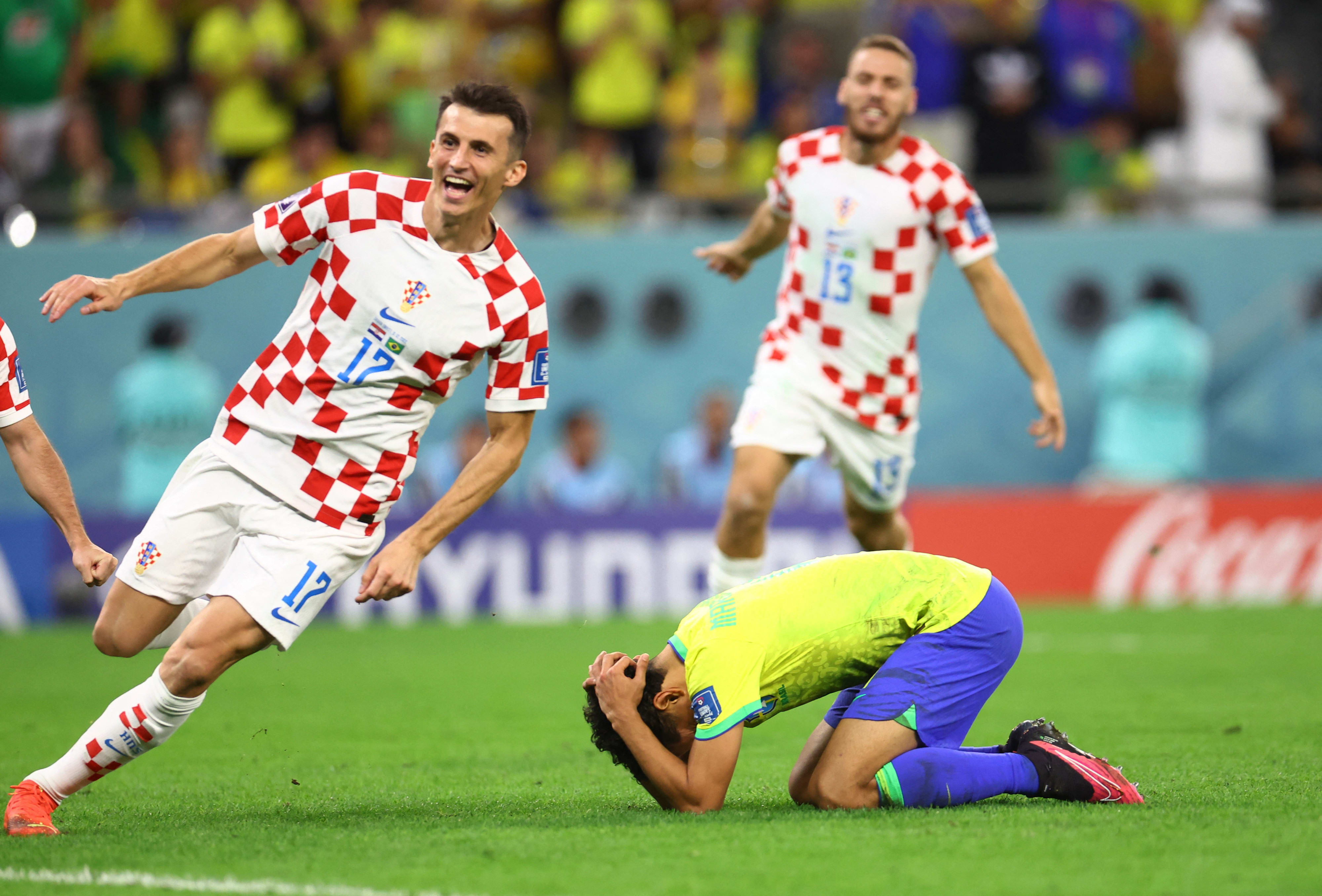 Бразилия англия футбол матч. Ливакович вратарь Хорватии. Бразилия Хорватия 2022. Аргентина Хорватия 2022. Вратарь Хорватии на ЧМ 2022.