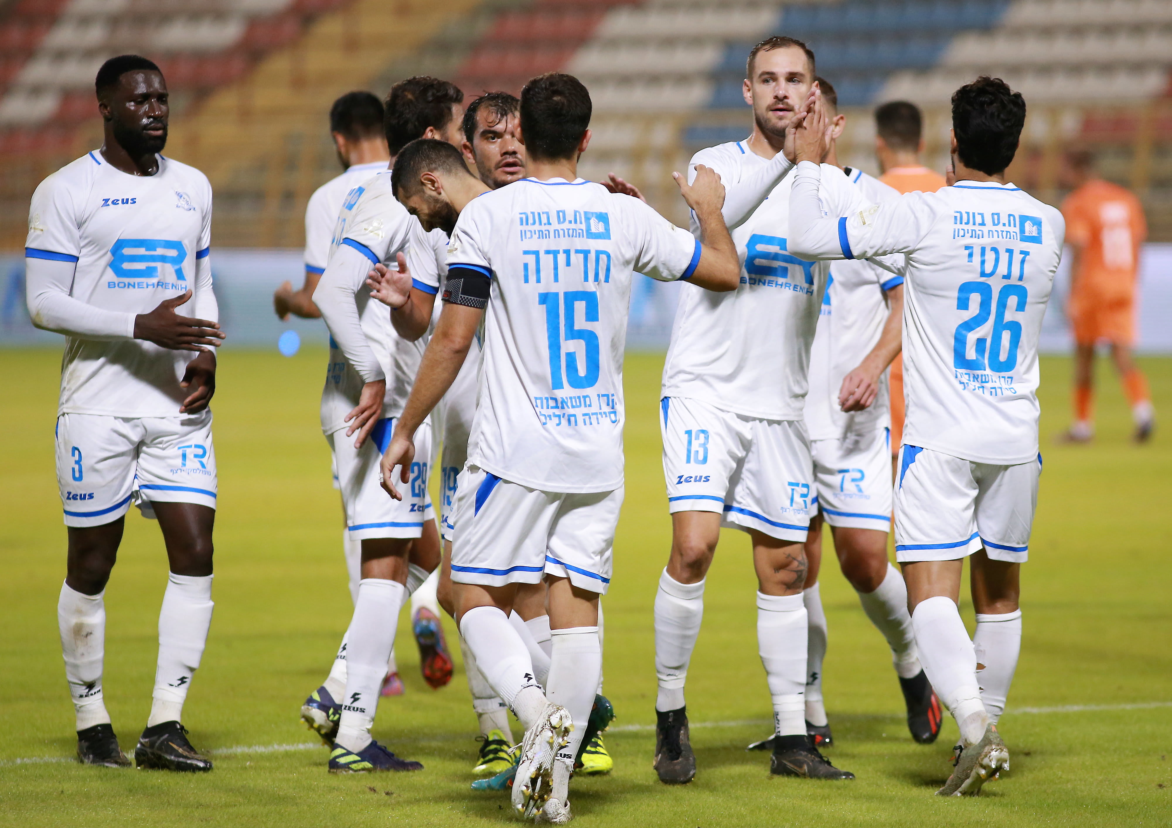 שחקני מכבי בני ריינה חוגגים