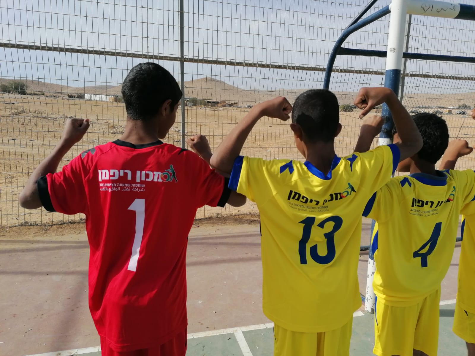 קבוצות ילדים ונוער בכפרים בדואים לא מוכרים