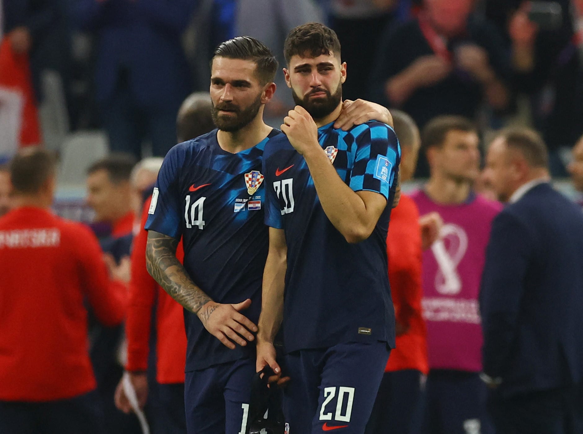 יושקו גברדיול (מימין) עם מרקו ליבאיה שחקני נבחרת קרואטיה מאוכזבים