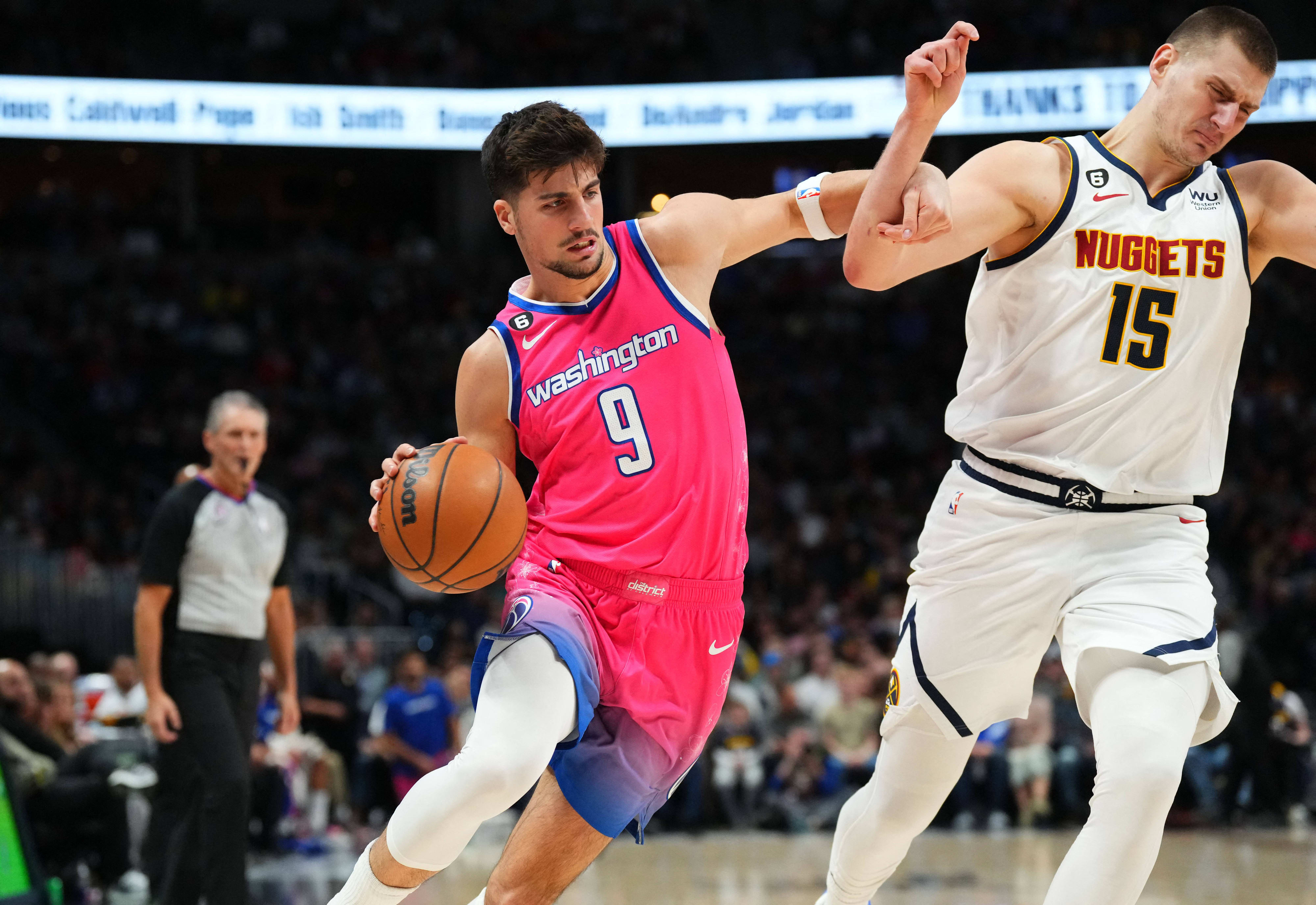 שחקן וושינגטון וויזארדס דני אבדיה מול שחקן דנבר נאגטס ניקולה יוקיץ'