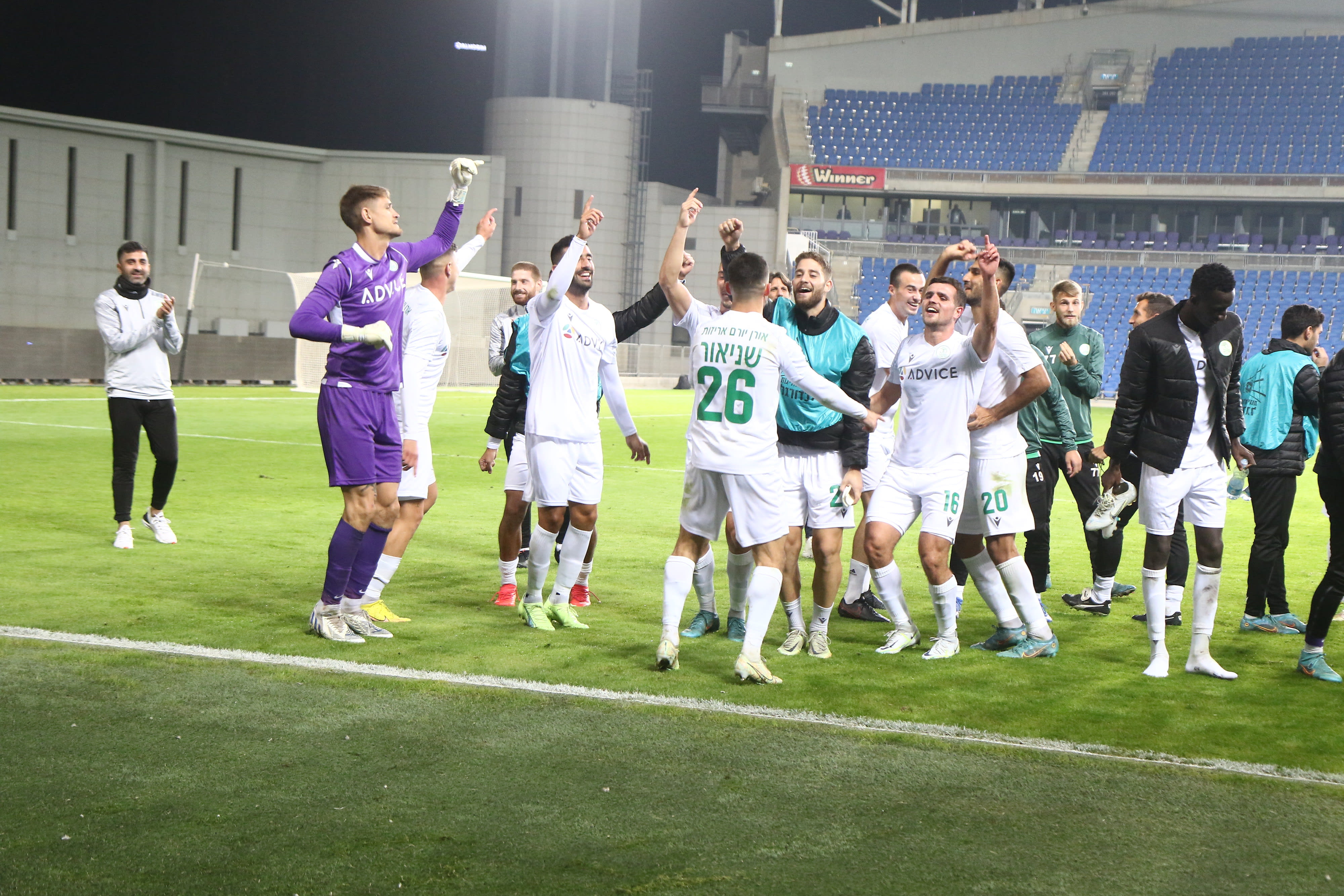 שחקני הפועל כפר סבא חוגגים