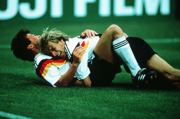 יורגן קלינסמן שחקן נבחרת גרמניה המערבית עם לותר מתיאוס במונדיאל 1990