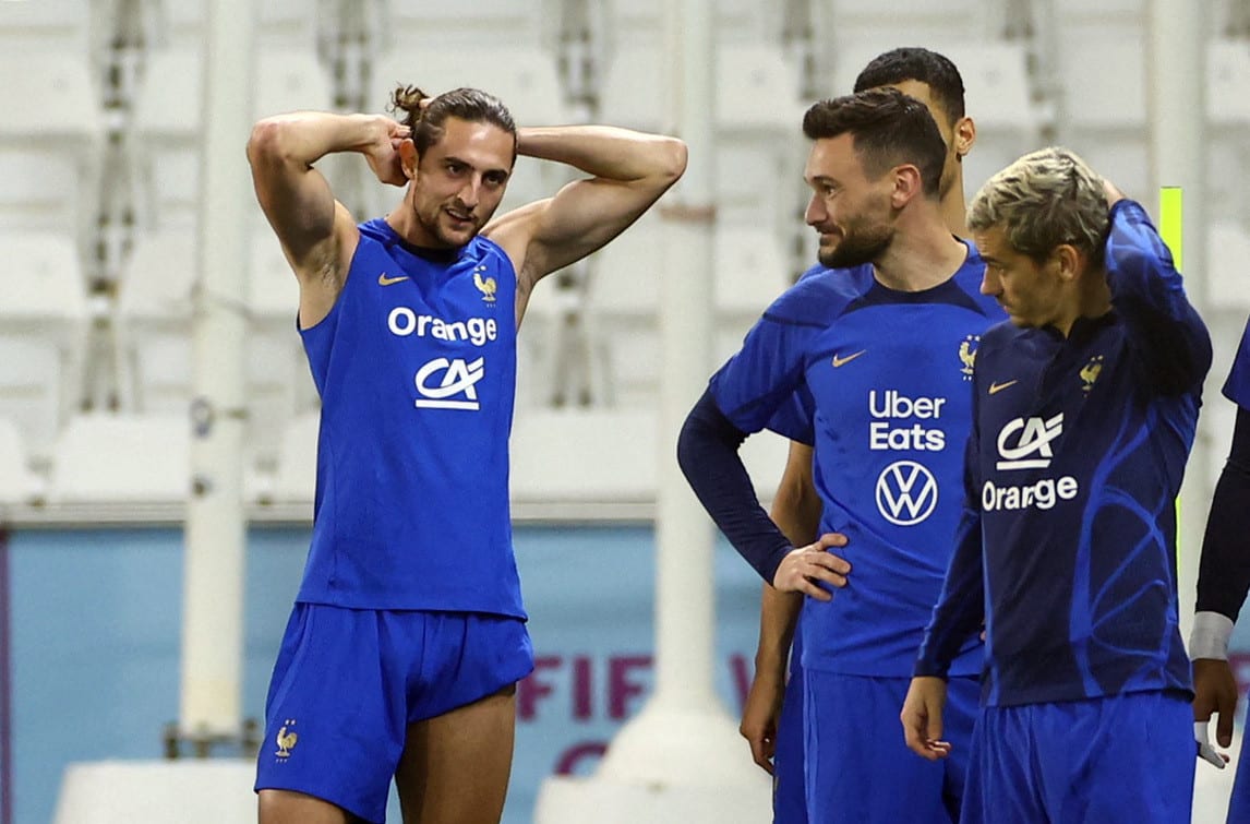 אנטואן גריזמן, הוגו לוריס עם אדריאן ראביו באימון נבחרת צרפת