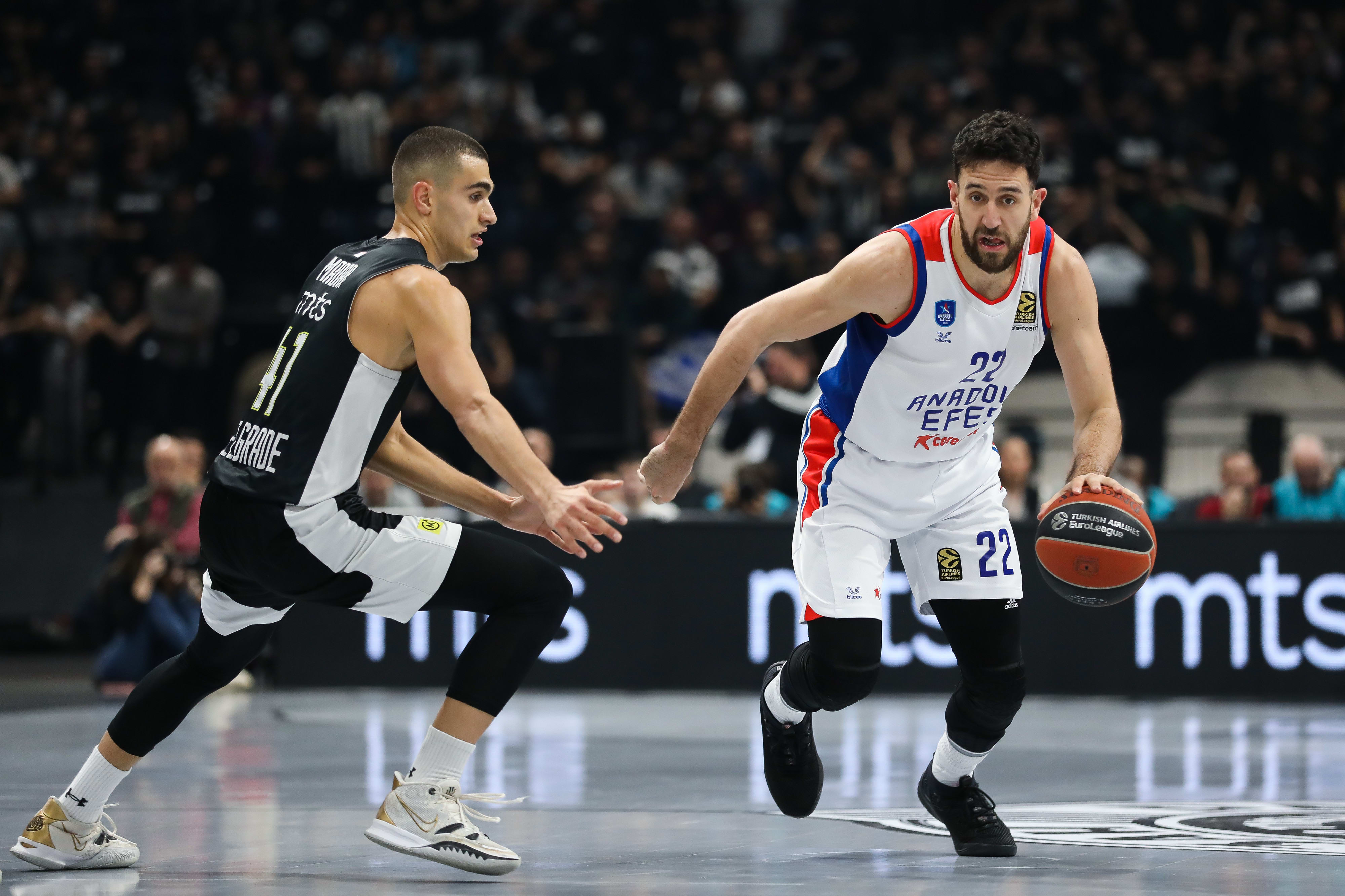 ואסילייה מיציץ' שחקן אנאדולו אפס מול ים מדר שחקן פרטיזן בלגרד