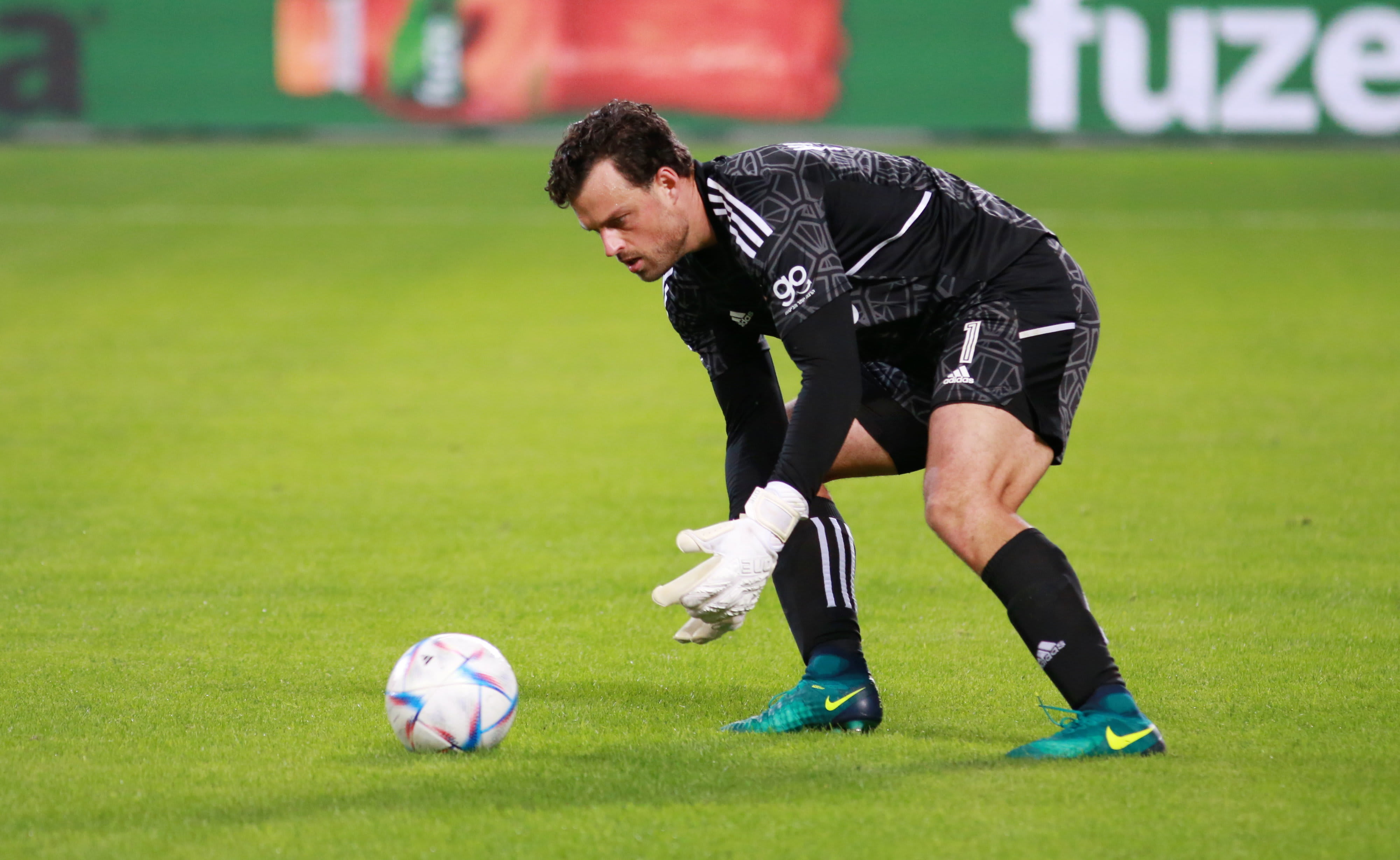 שוער הפועל תל אביב סטפן מרינוביץ'