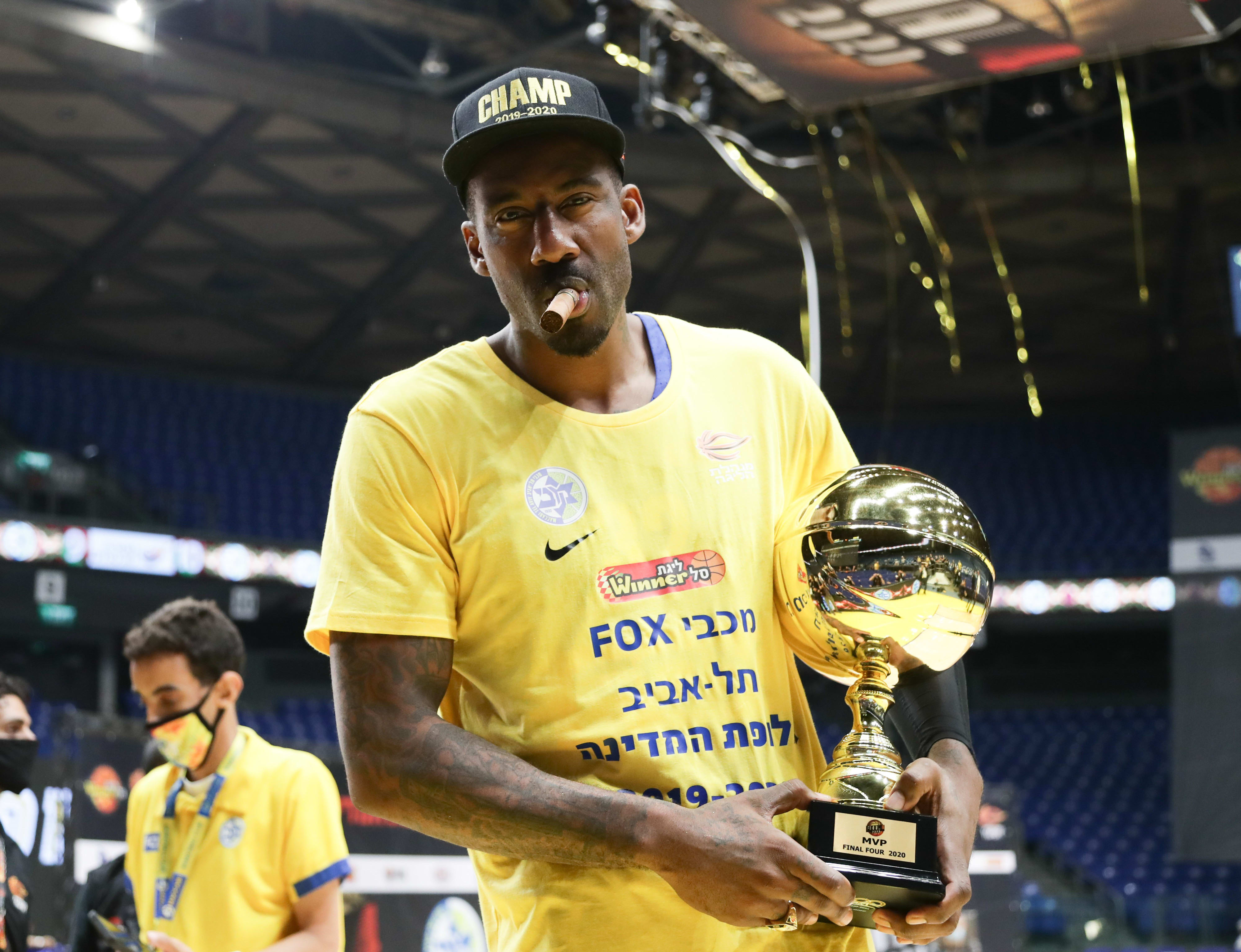 אמארה סטודמאייר חוגג אליפות עם מכבי תל אביב