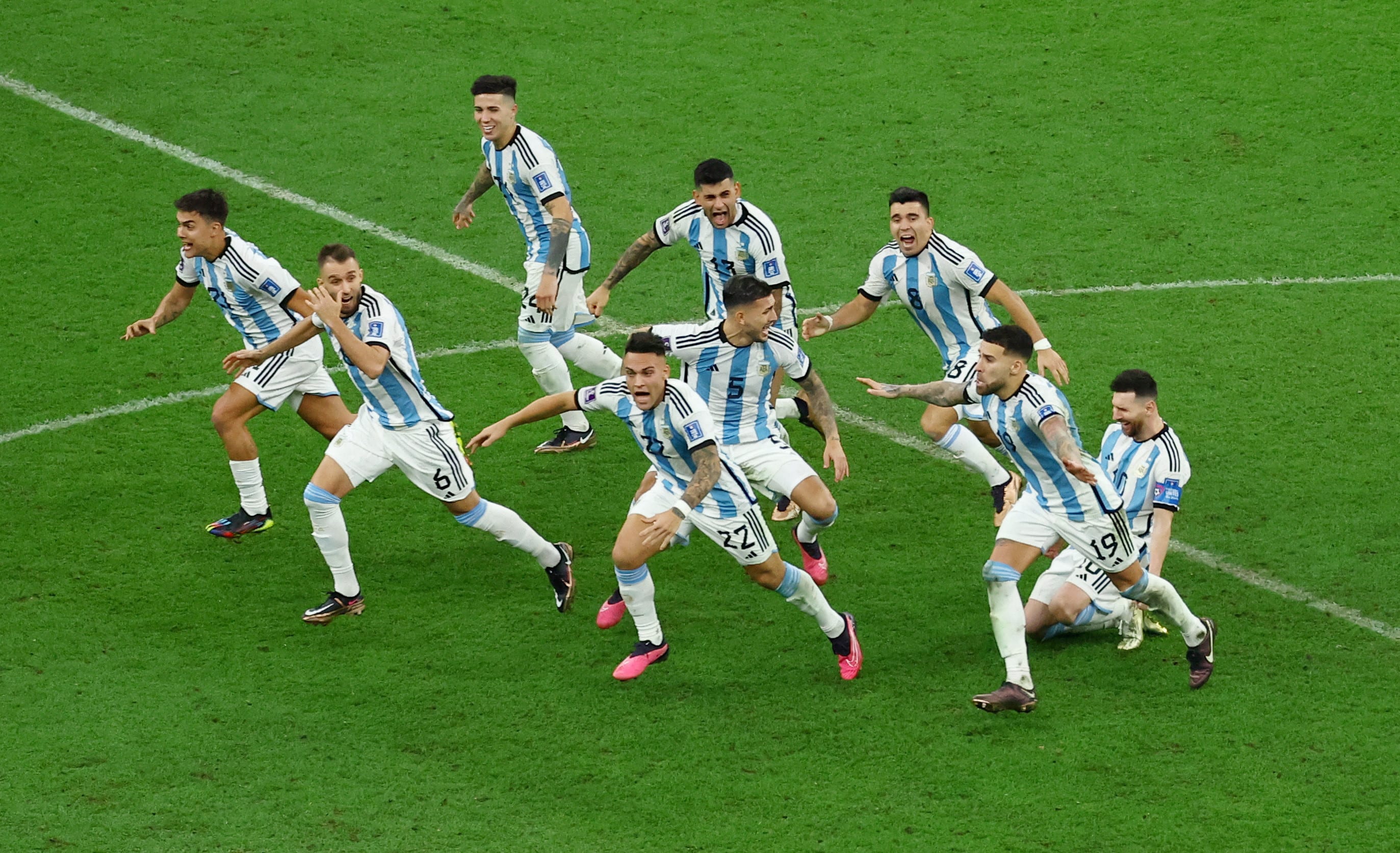 שחקני נבחרת ארגנטינה ברגע הניצחון בגמר מונדיאל 2022