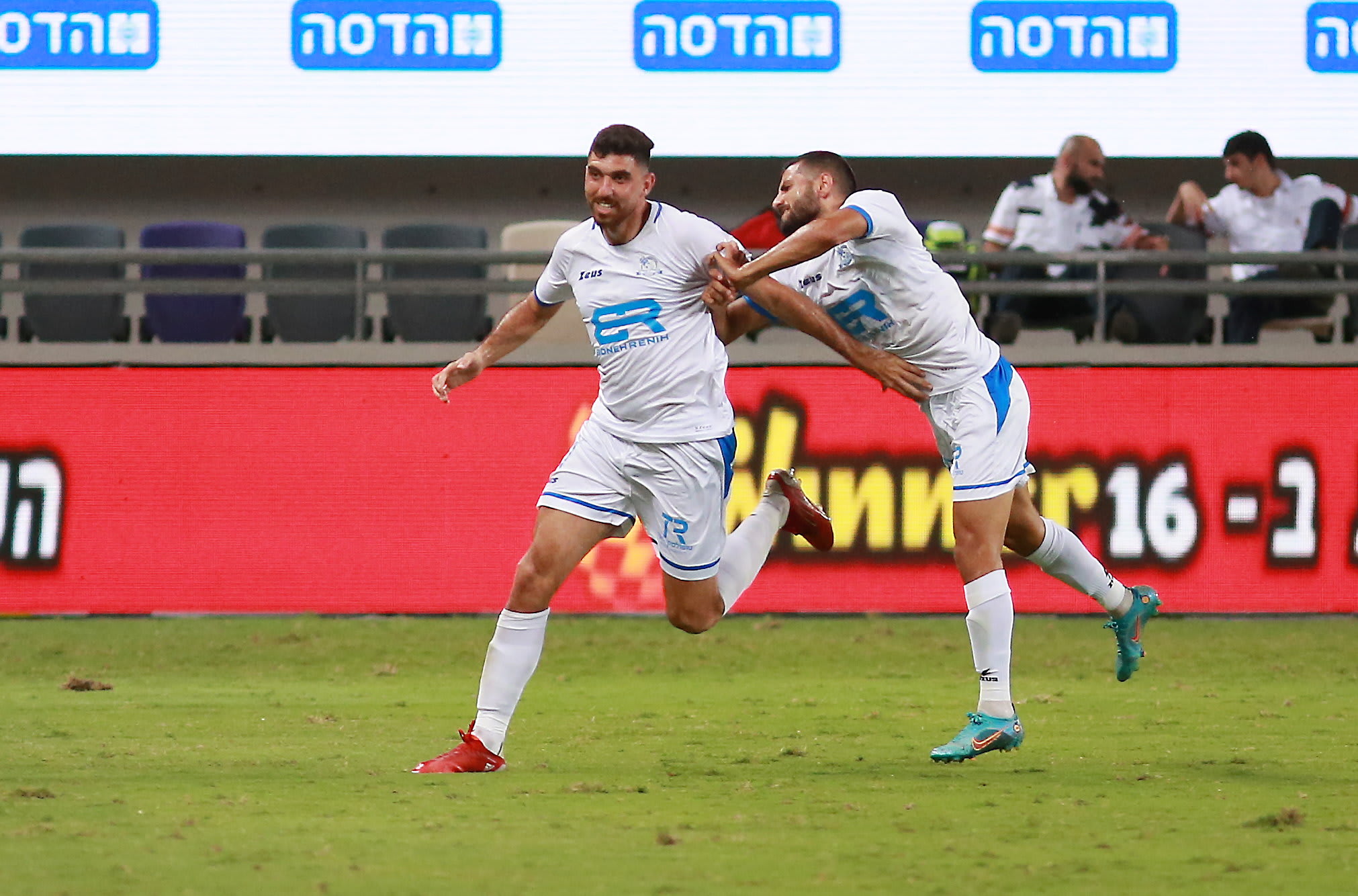 אוסמה חלאיילה שחקן מכבי בני ריינה חוגג שער