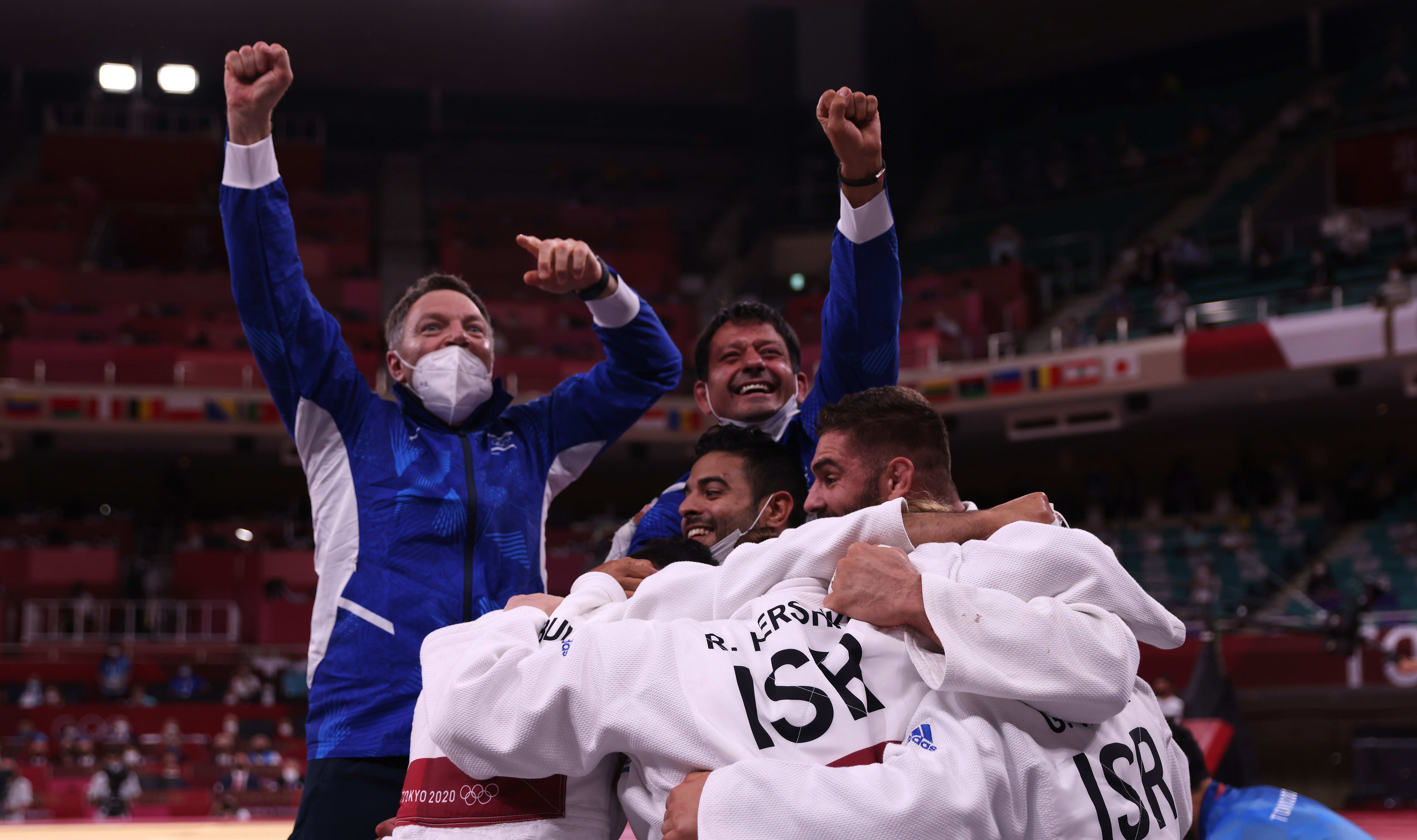 מאמני נבחרת הג'ודו של ישראל שני הרשקו, אורן סמדג'ה חוגגים