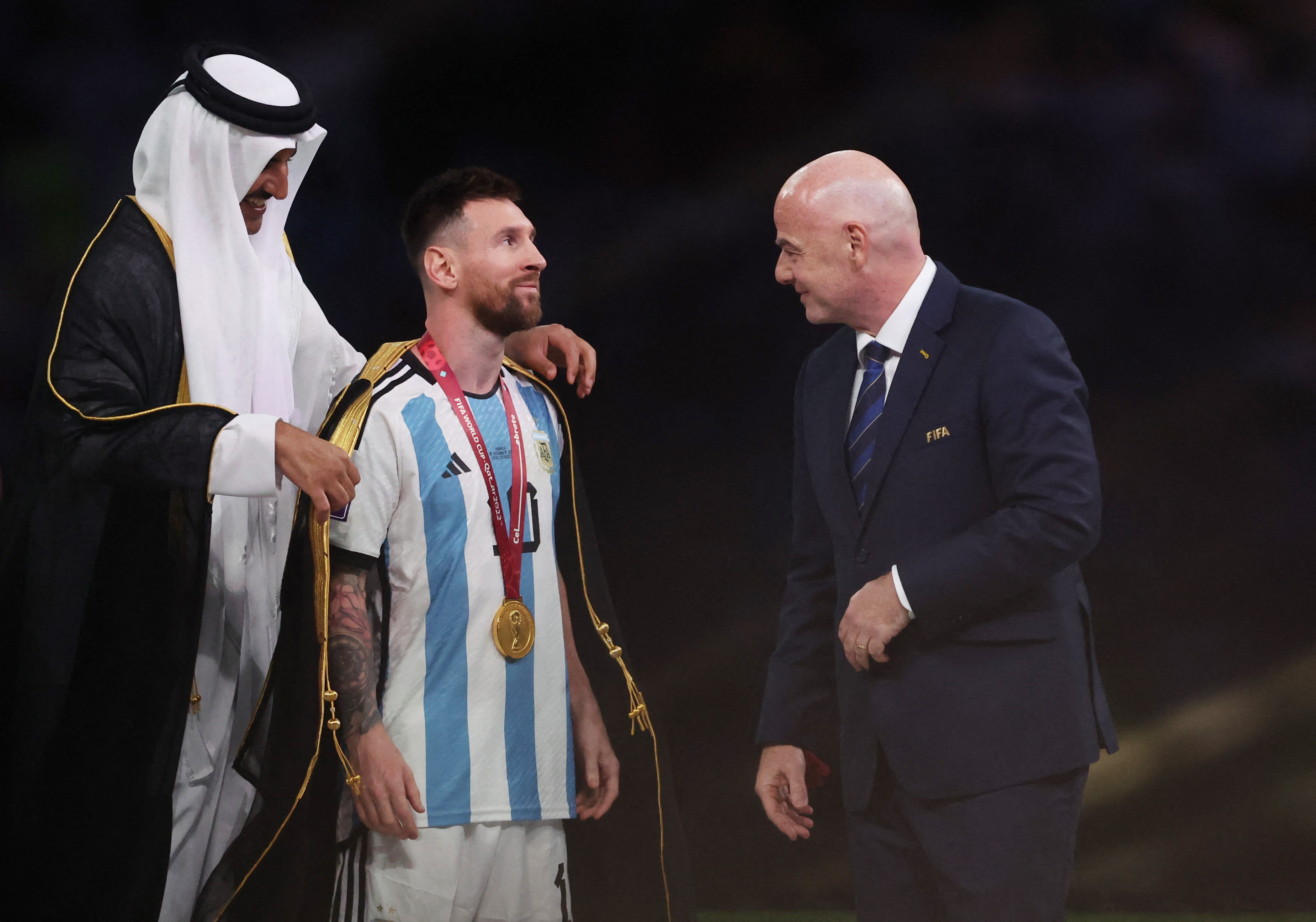 ליאונל מסי עם נשיא פיפ