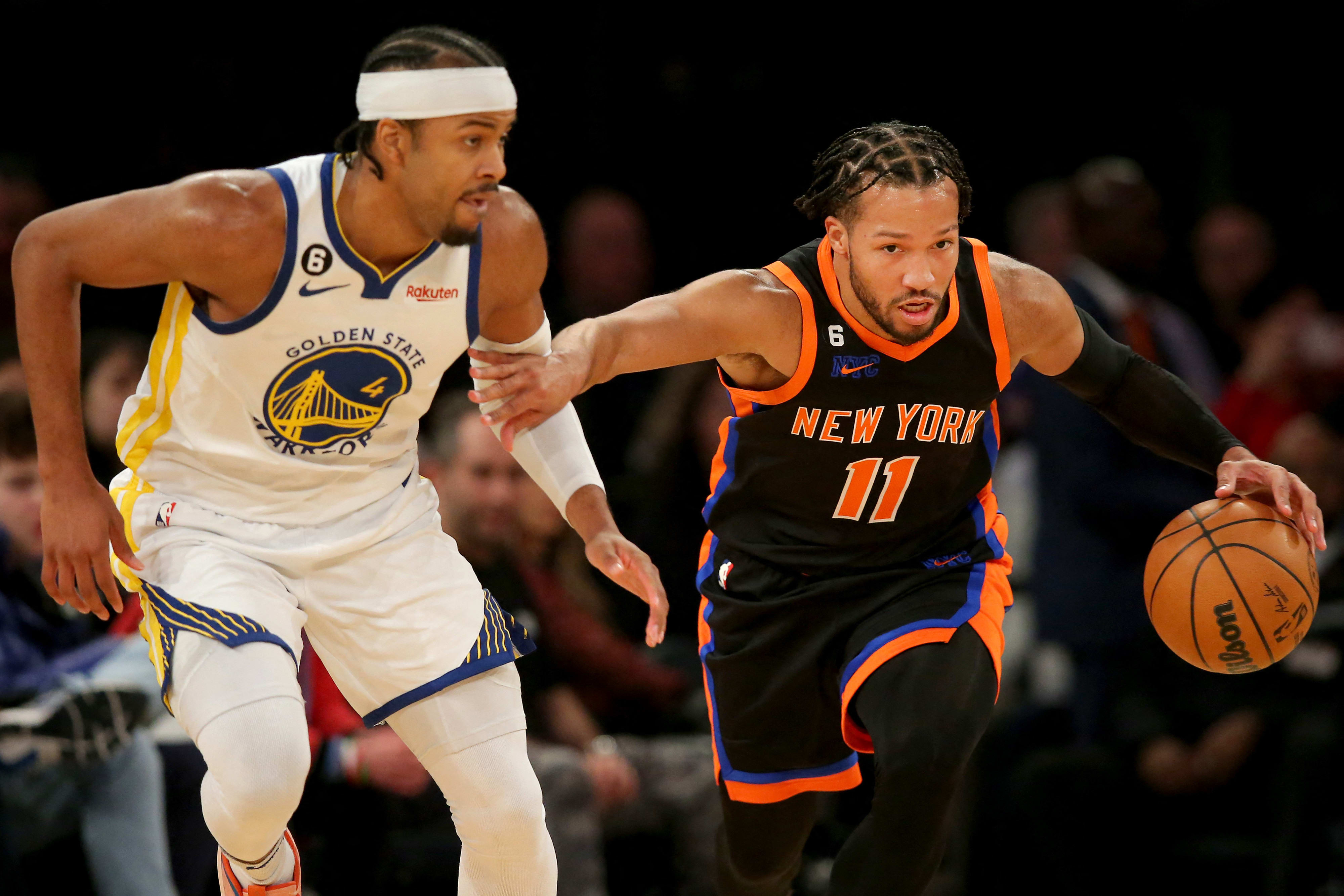 שחקן ניו יורק ניקס ג'יילן ברנסון מול שחקן גולדן סטייט ווריירס מוזס מודי