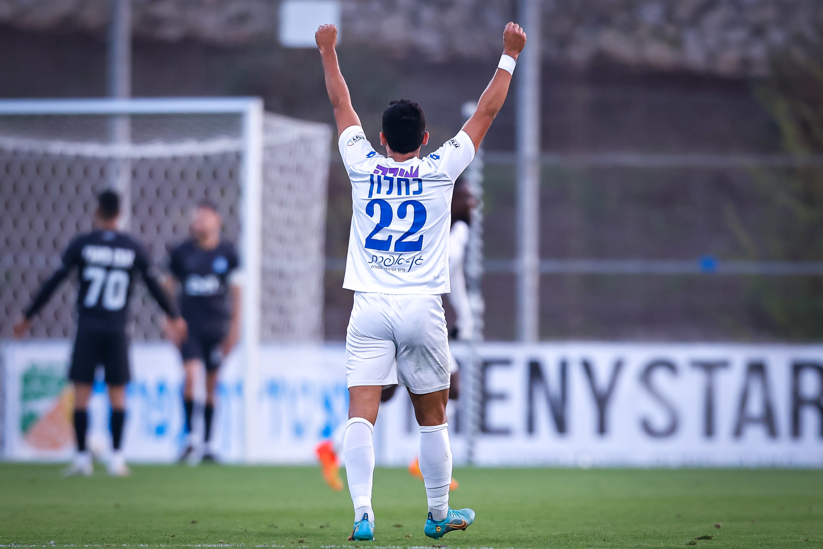 ויקי כחלון, שחקן עירוני טבריה חוגג