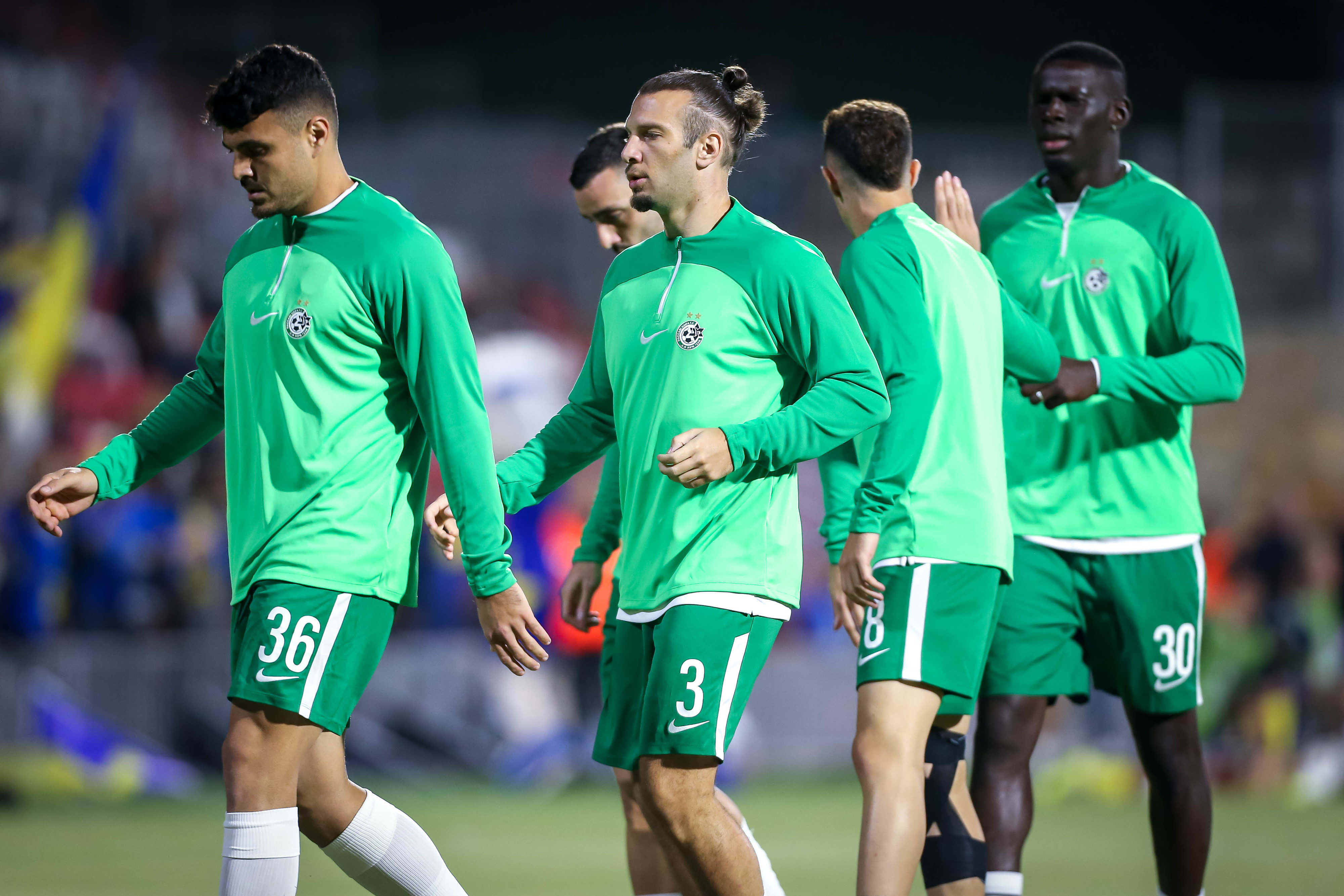 שון גולדברג, ינון אליהו שחקני מכבי חיפה בחימום