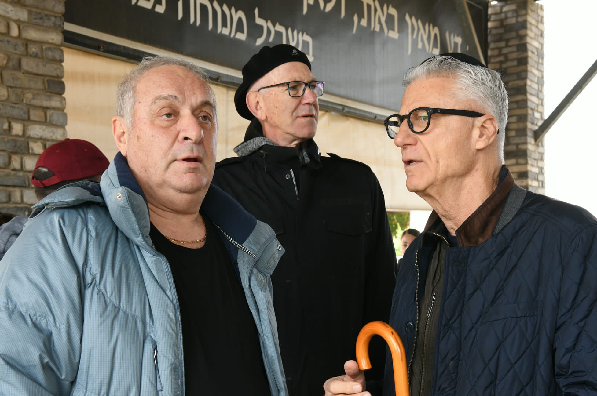 מיקי ברקוביץ', צביקה שרף בלוויה של ווילי סימס