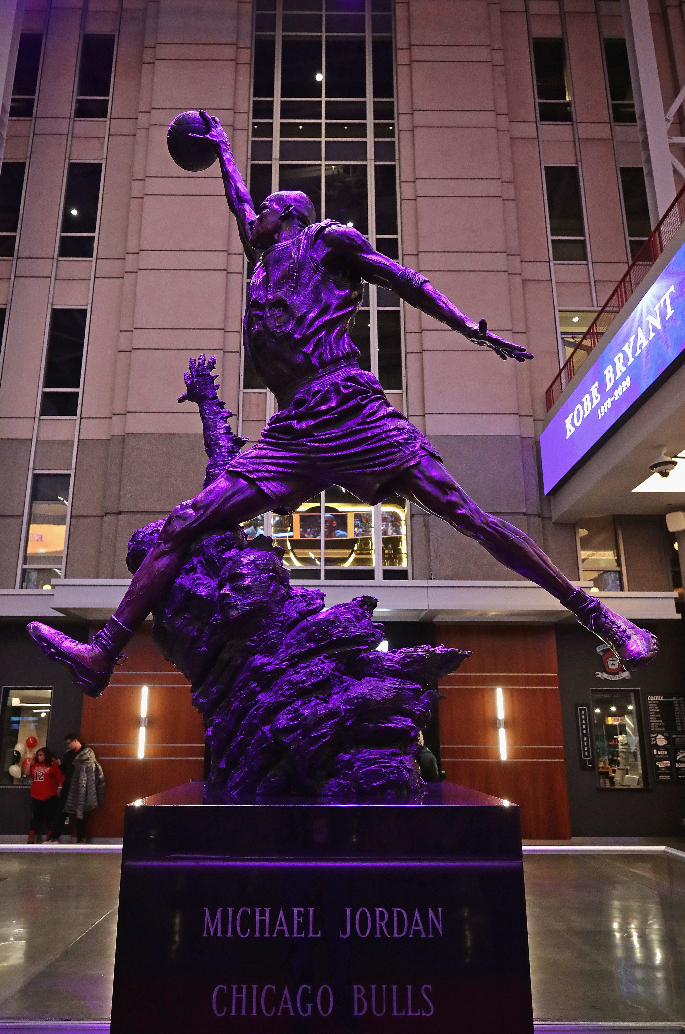 הפסל של מייקל ג'ורדן בשיקגו