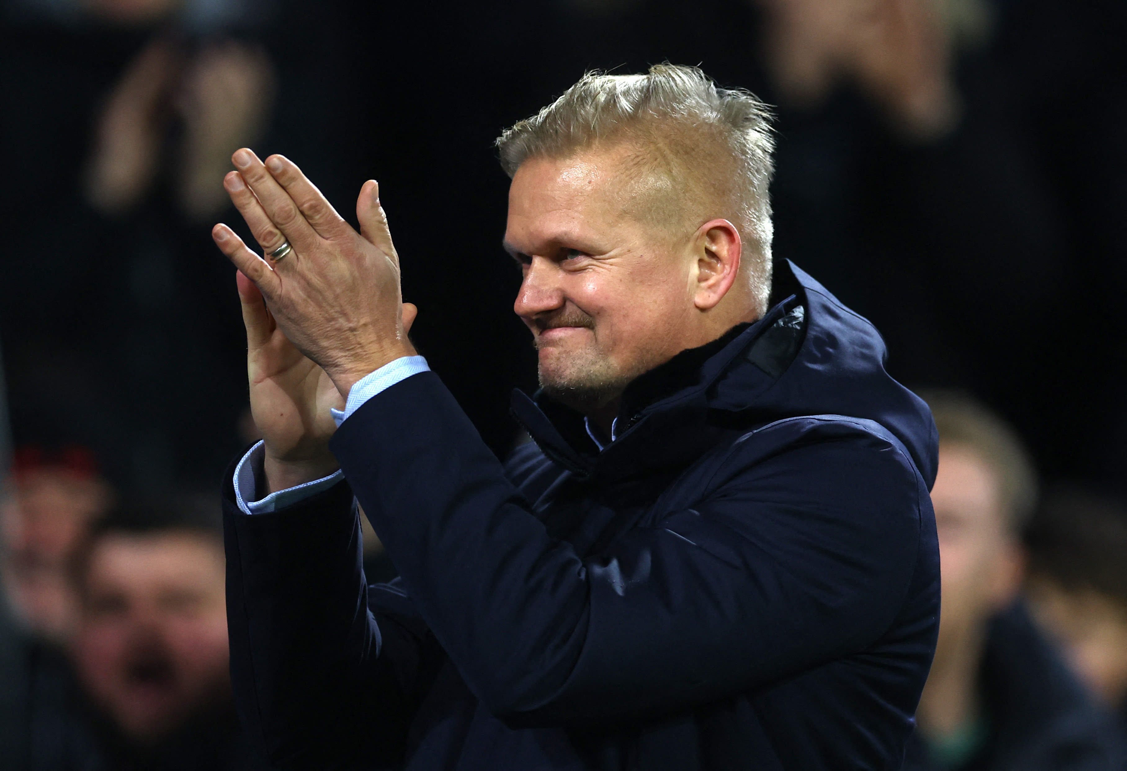 אלפי הולאנד, אביו של ארלינג הולאנד, מודה לאוהדי לידס, הקבוצה בה שיחק בעבר