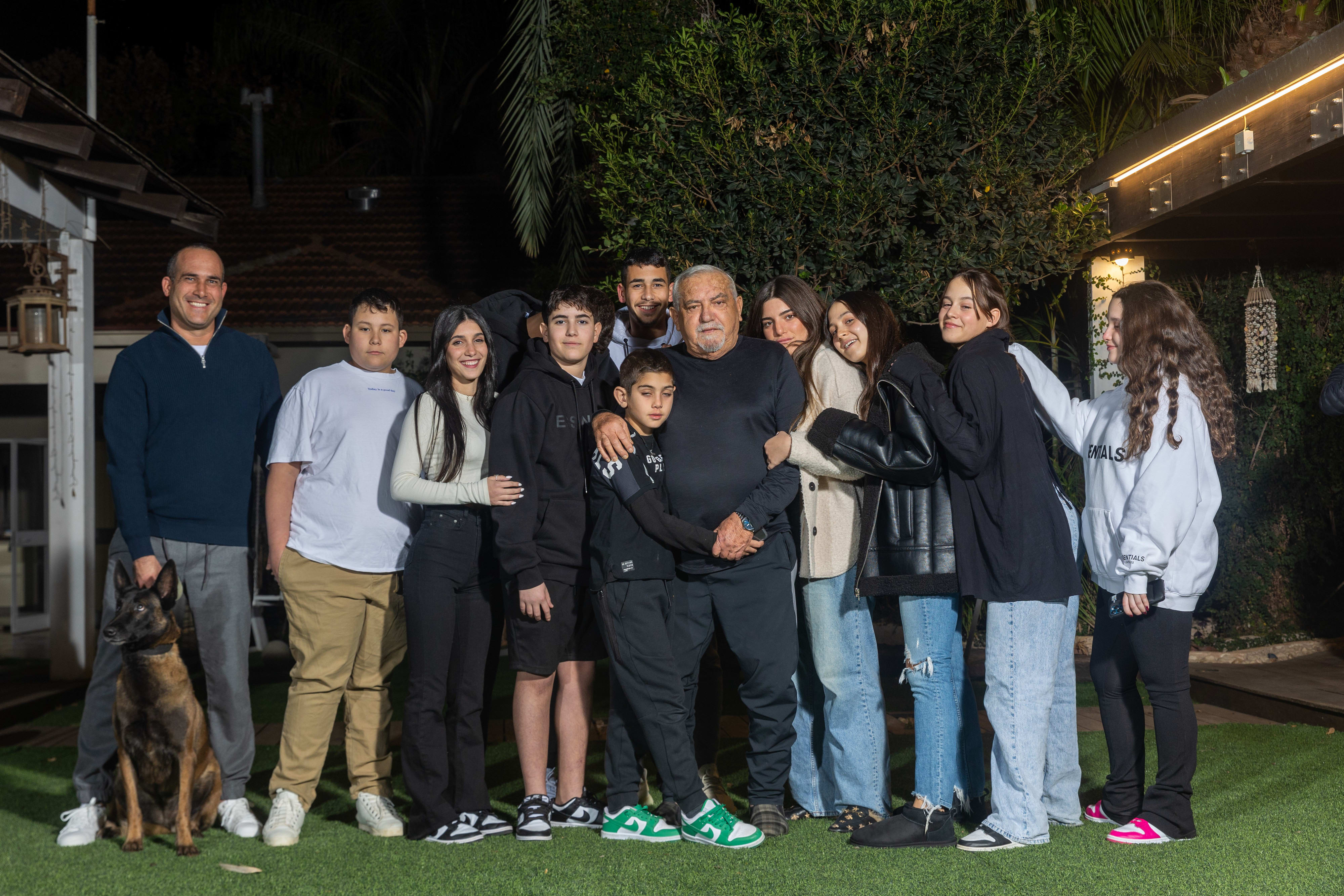 שלמה שרף ובני משפחתו