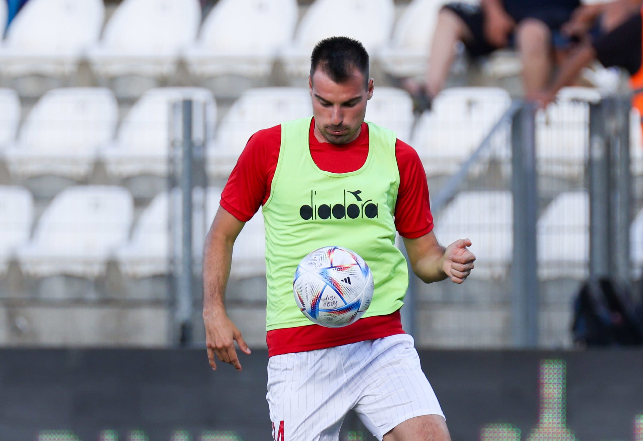 דינו שטיגלץ שחקן הפועל חיפה בחימום