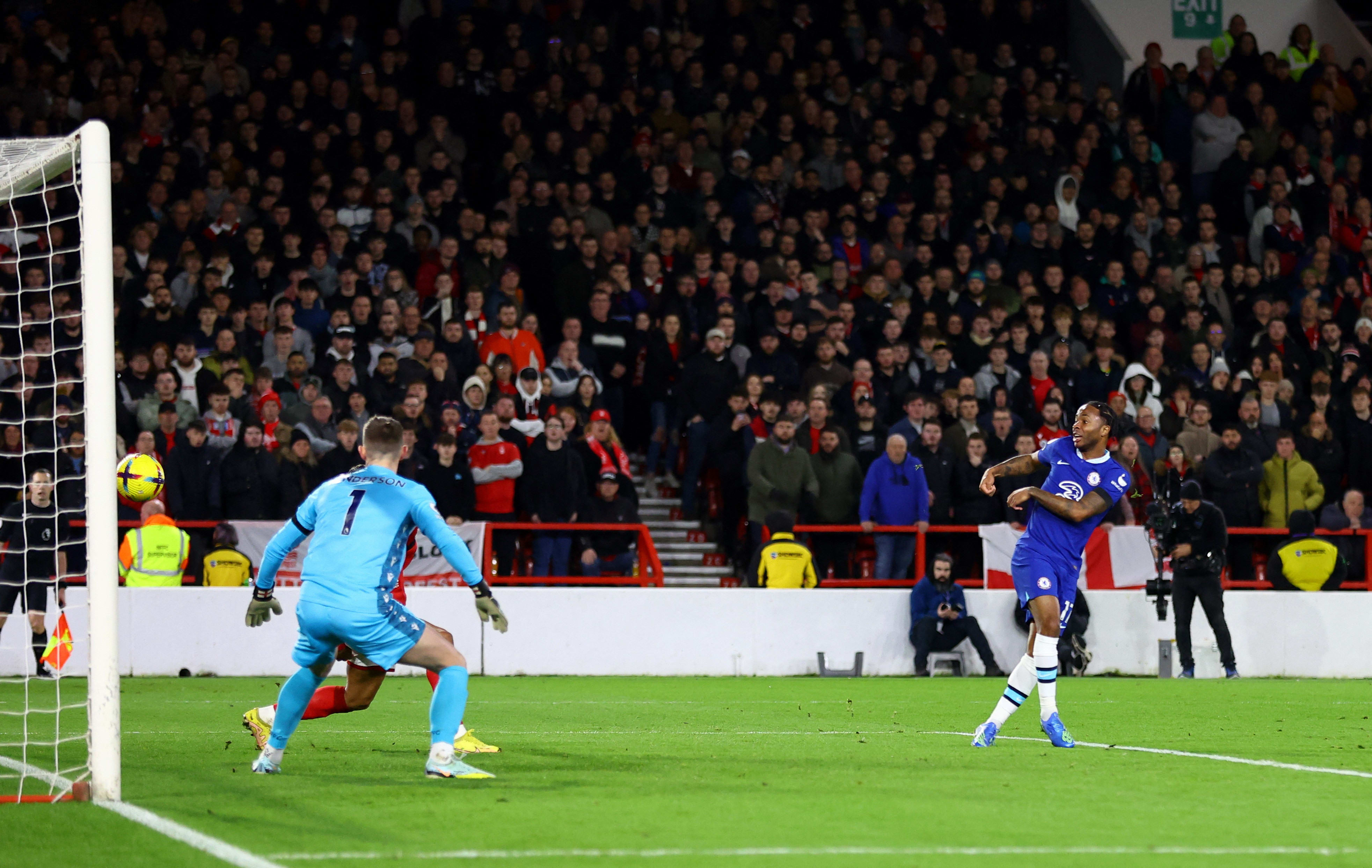 ראחים סטרלינג כובש לזכות צ'לסי נגד נוטינגהאם פורסט