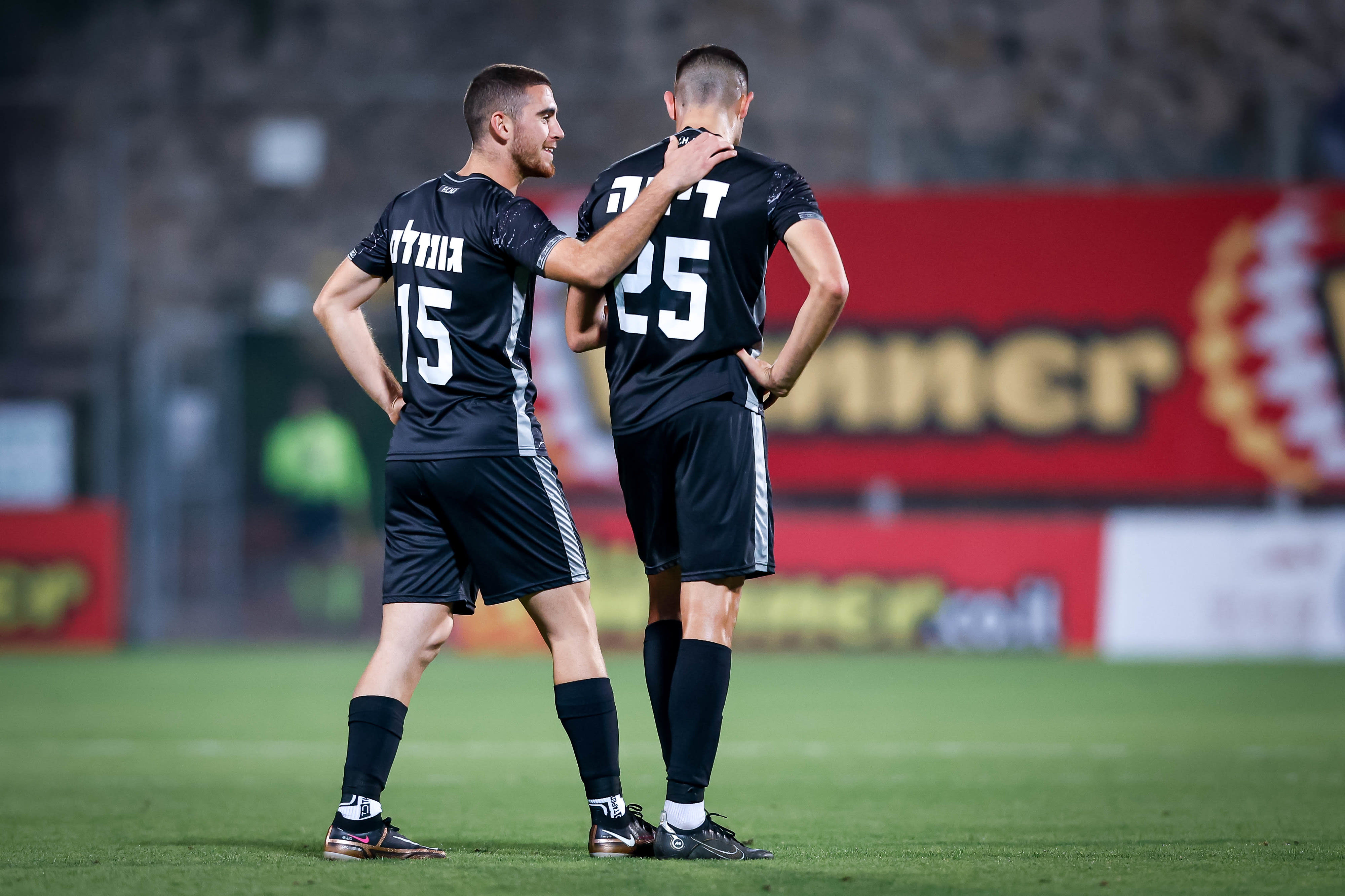 שחקני הפועל עכו ג'ורג' דיבה, אינן גונסאלס