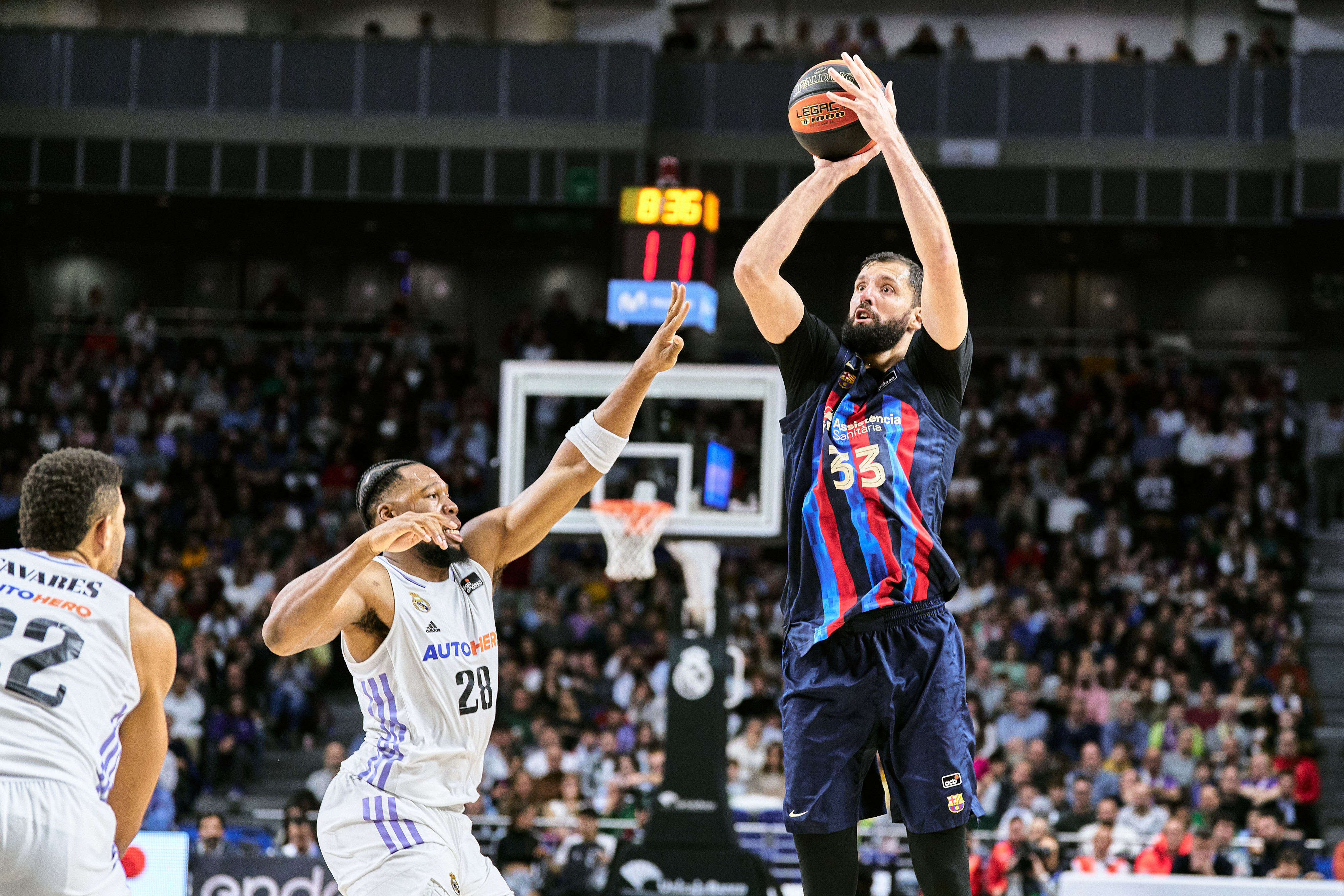 שחקן ברצלונה ניקולה מירוטיץ'