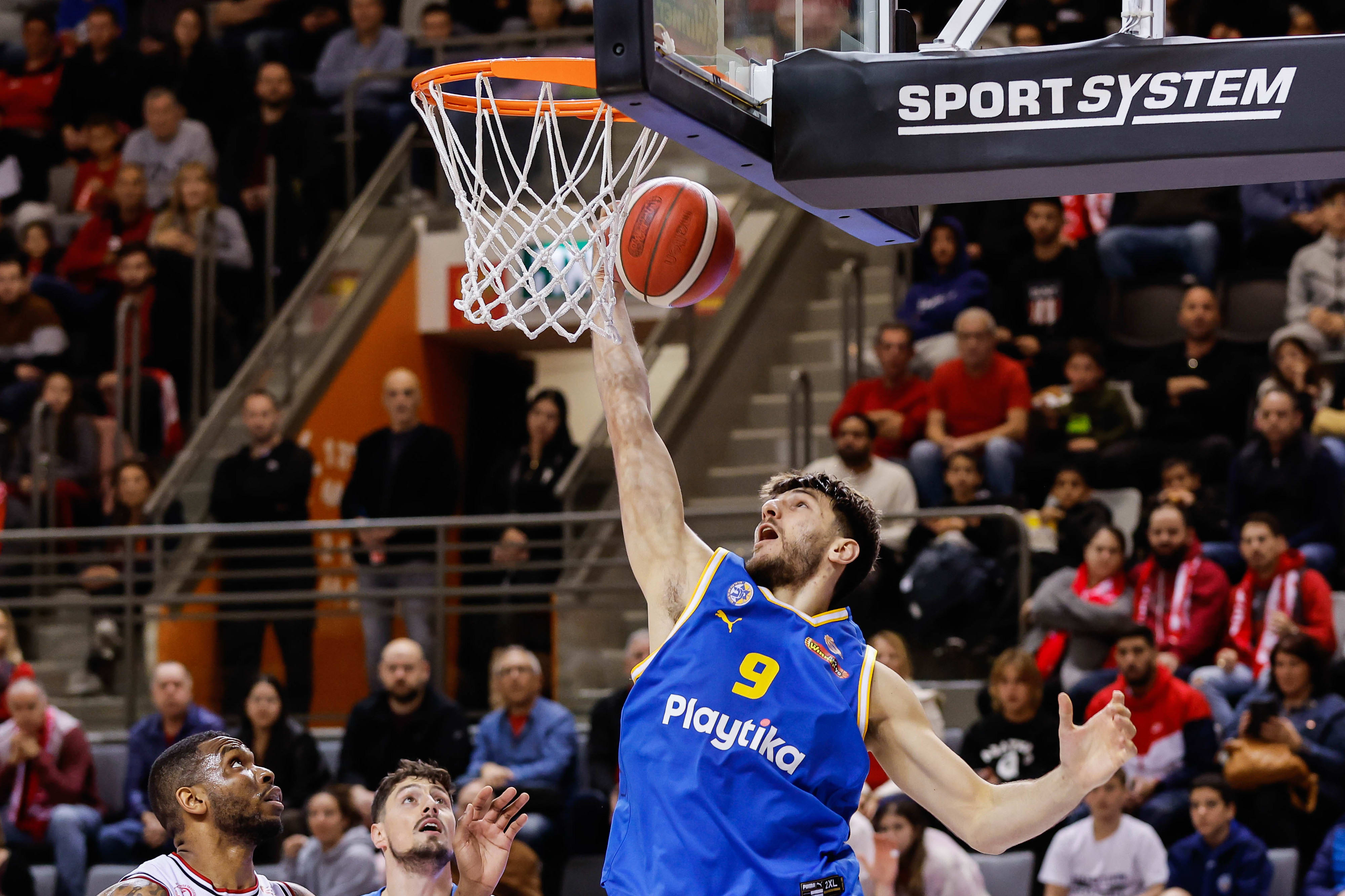 שחקן מכבי תל אביב רומן סורקין