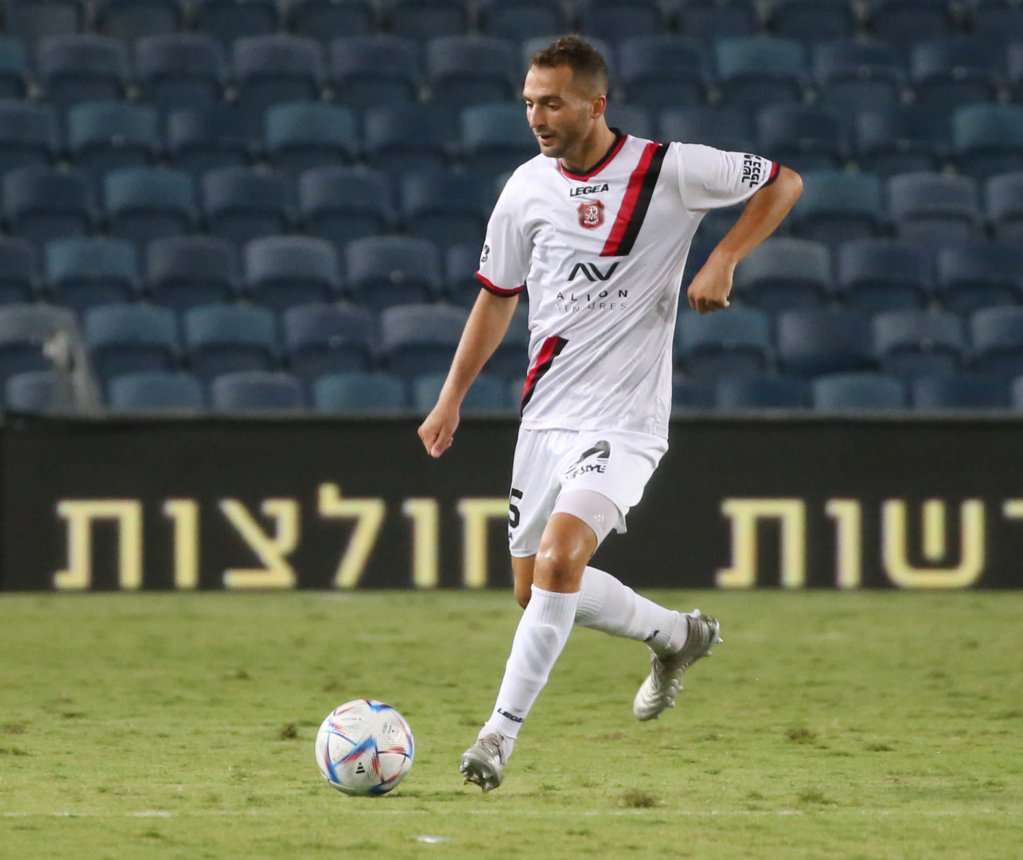 שחקן הפועל ירושלים עמית גלזר