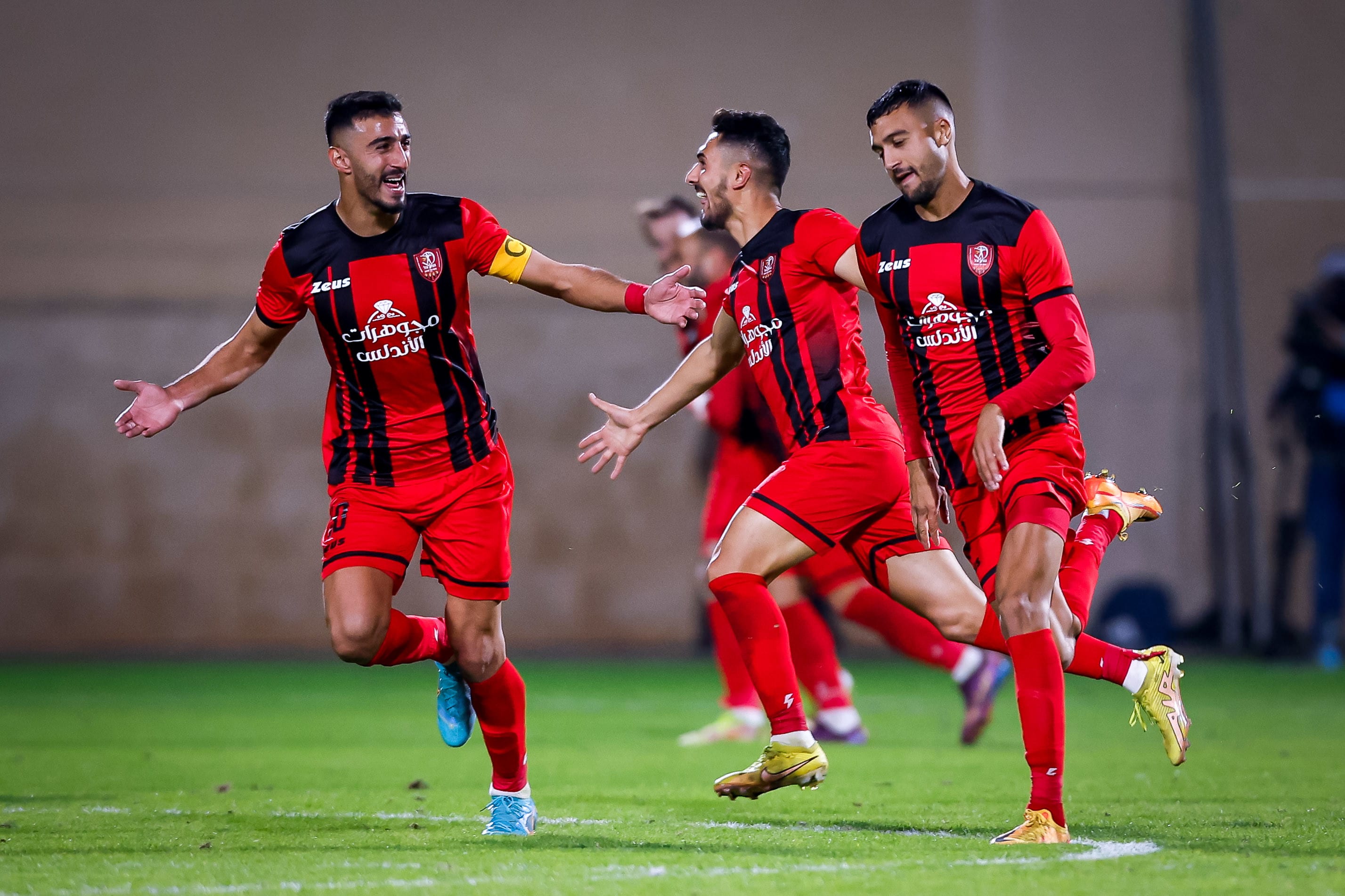 שחקני הפועל אום אל פאחם חוגגים