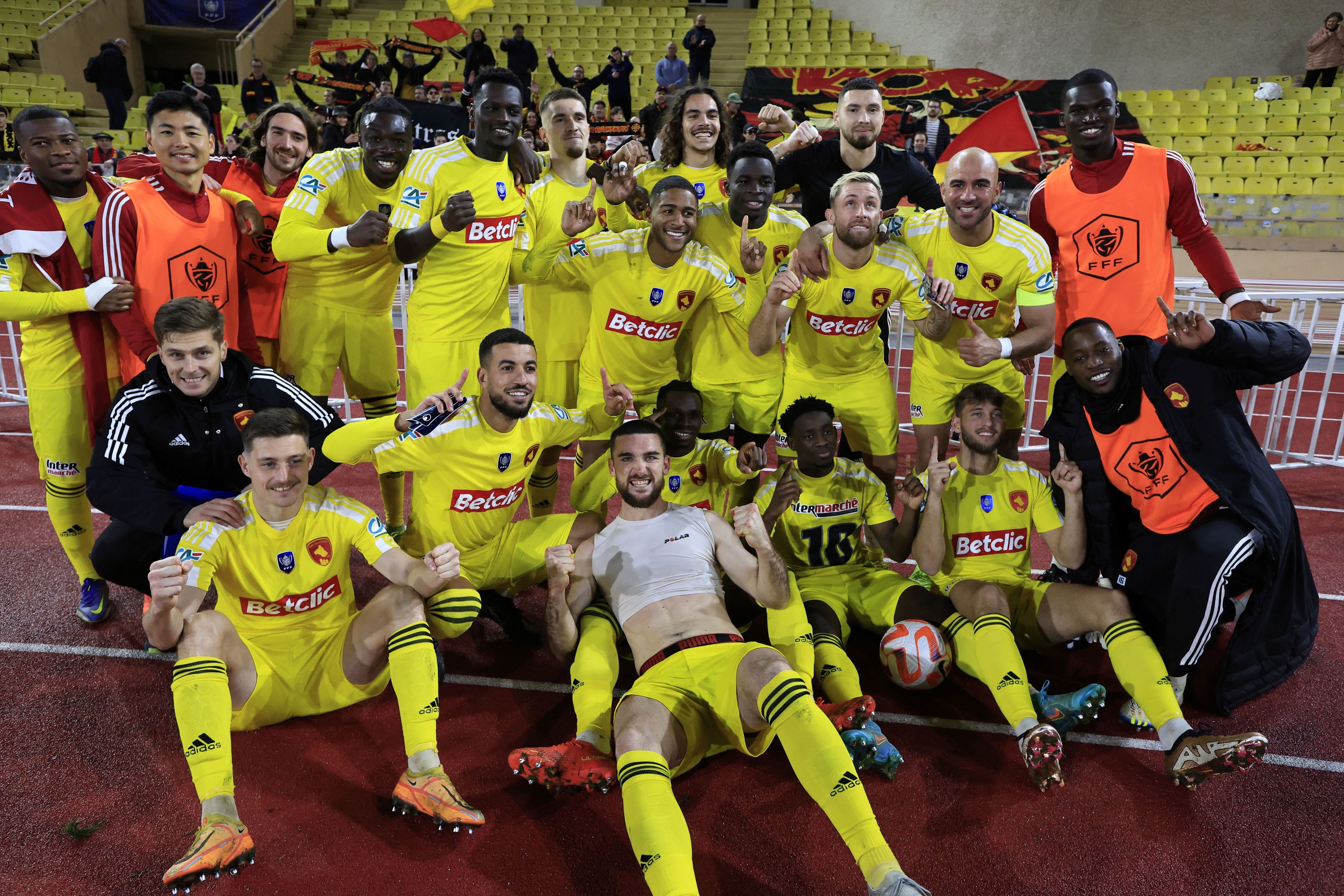 שחקני רודז חוגגים בגביע הצרפתי