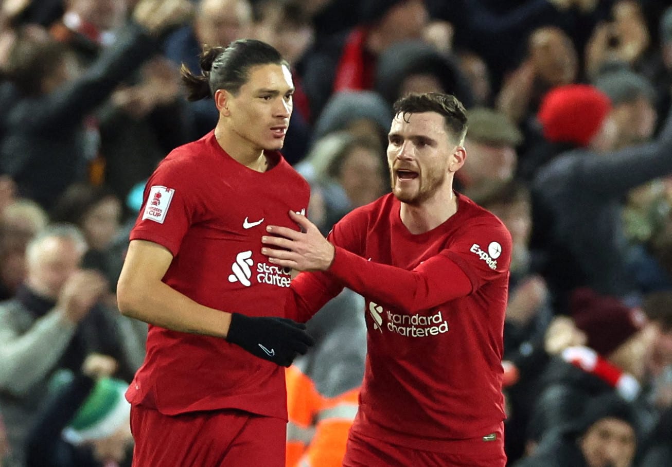 דרווין נונייס, שחקן ליברפול לצד אנדי רוברטסון