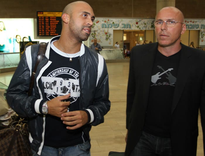 אנתוני ואנדן בורה עם סוכנו, רוני רוזנטל