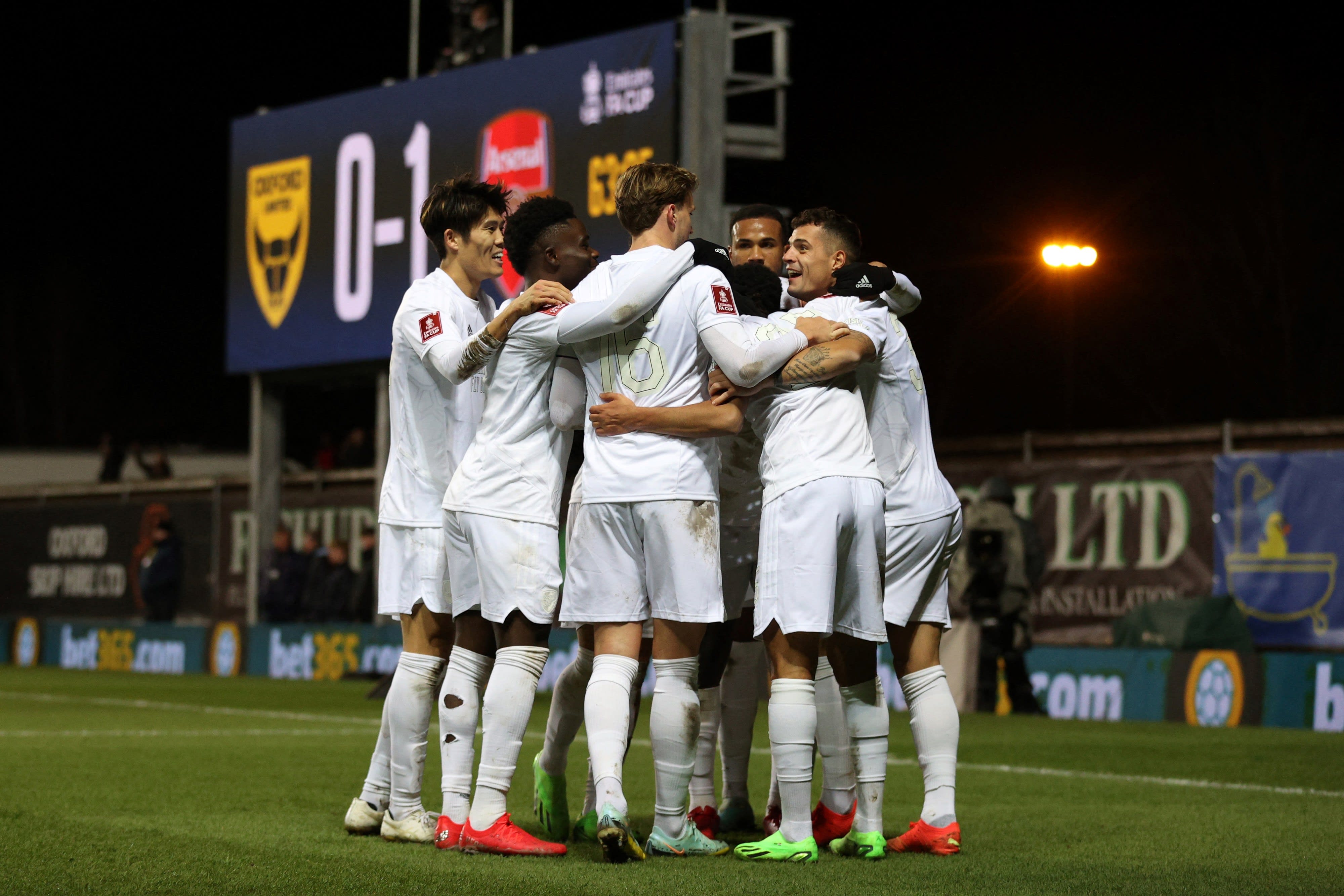 שחקני ארסנל חוגגים