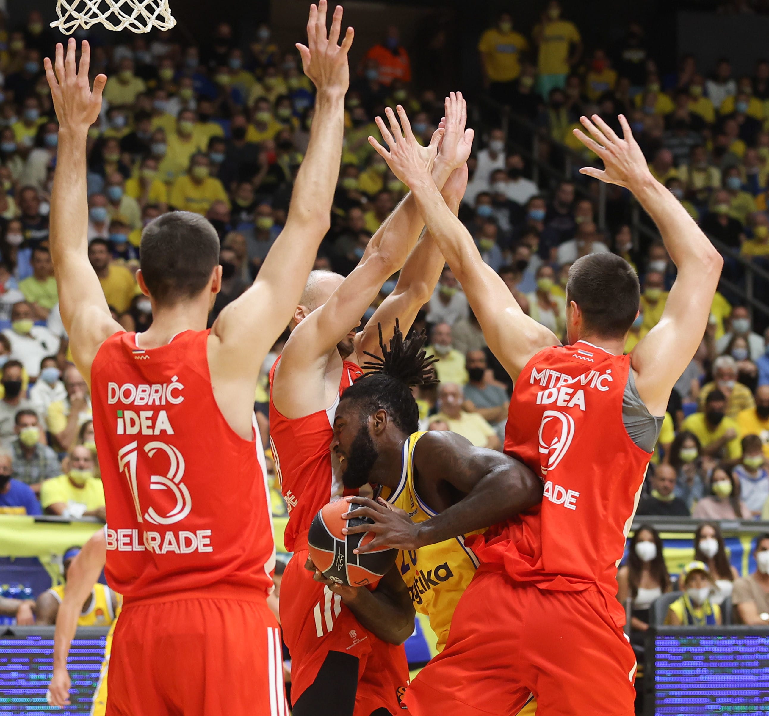 מתיאס לסור שחקן מכבי תל אביב מול הכוכב האדום בלגרד