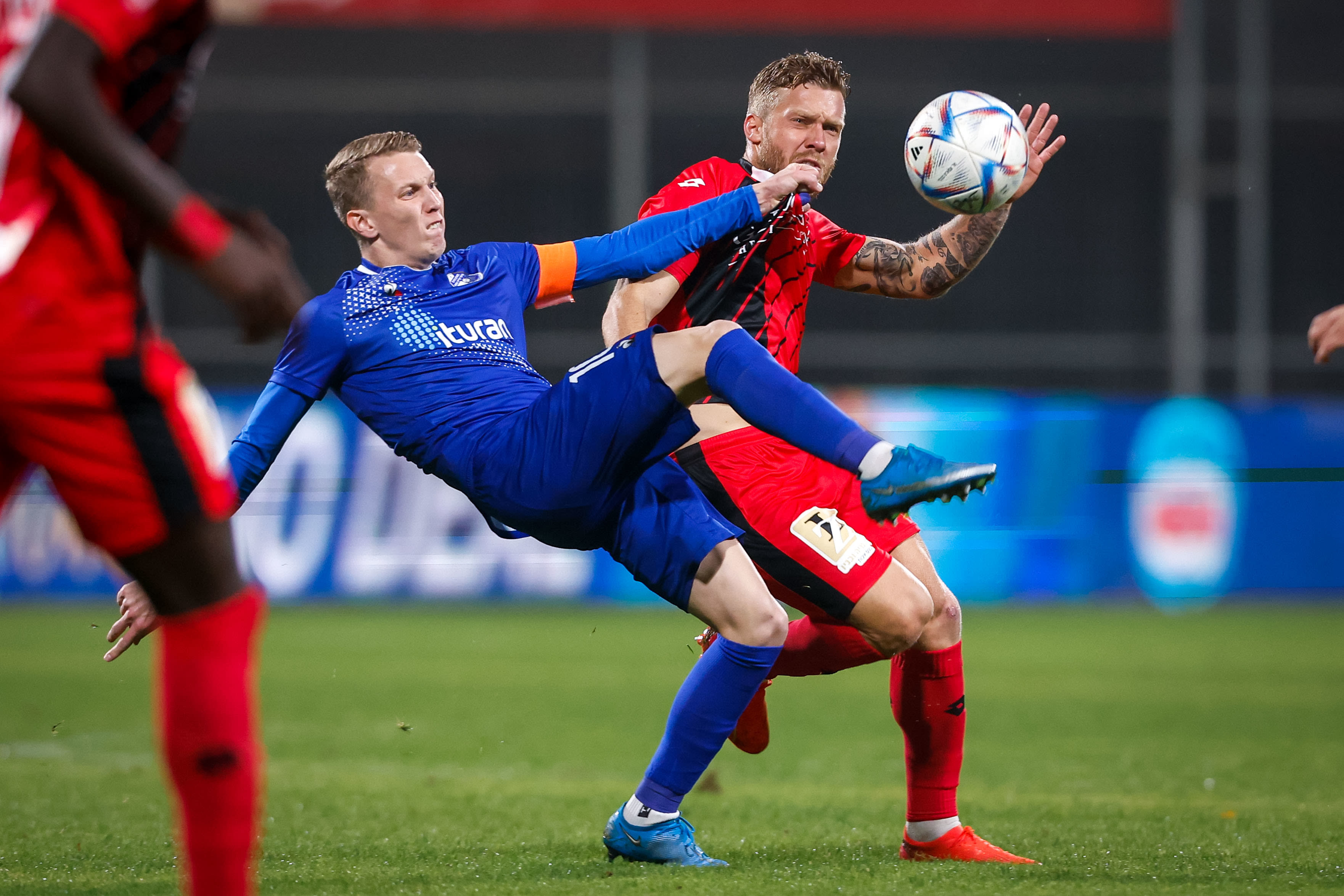 שחקן עירוני קרית שמונה, סמואל בראון מול שחקן הפועל חדרה, רוסלן ברסקי