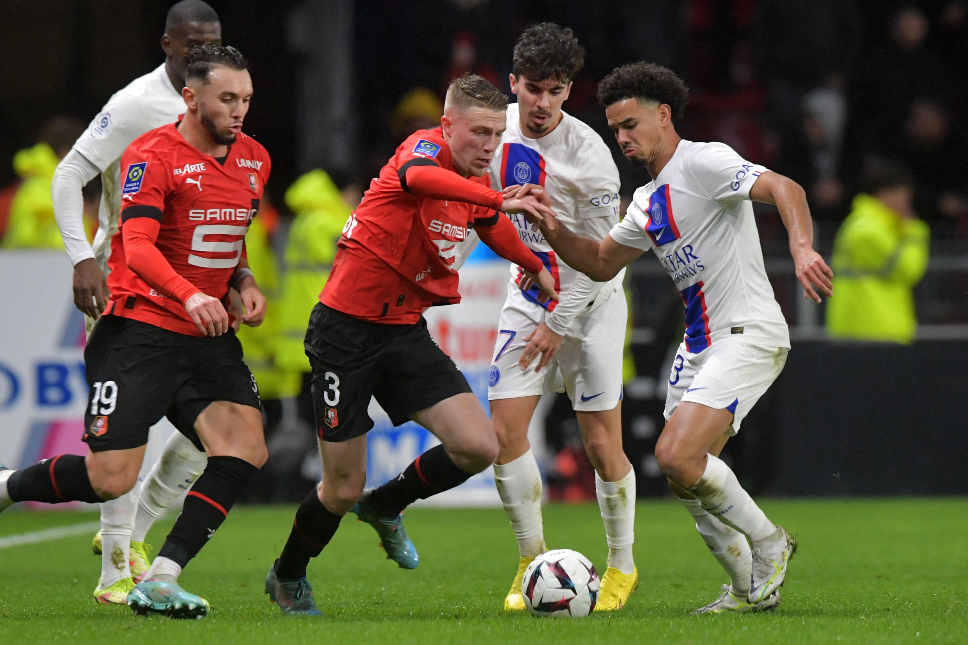 ווארן זאיר-אמרי שחקן פריז סן ז'רמן מול אדריאן טרופר, אמין גואירי שחקני ראן