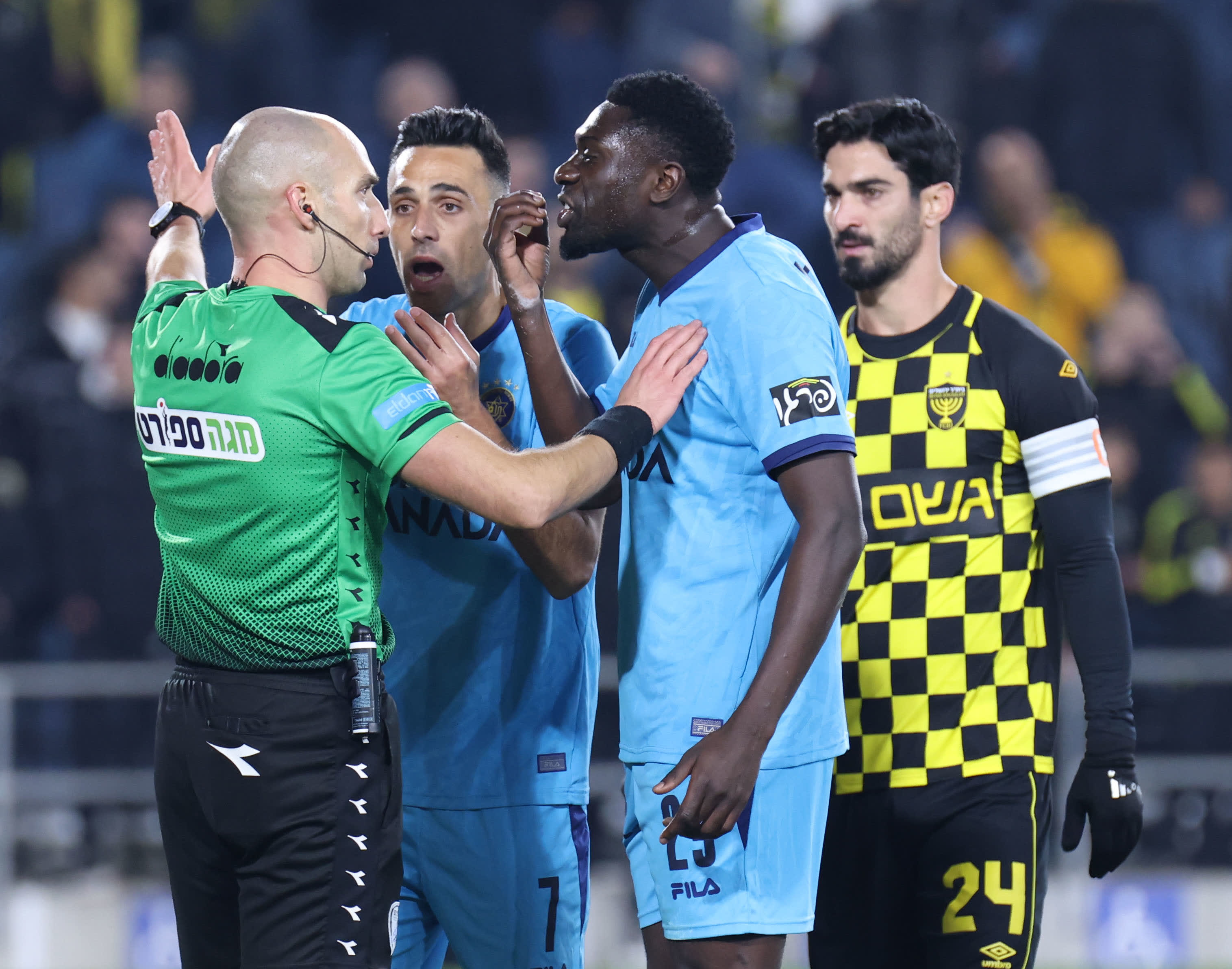 Derrick Lucassen, Maccabi Tel Aviv player next to Gal Leibovitch, referee