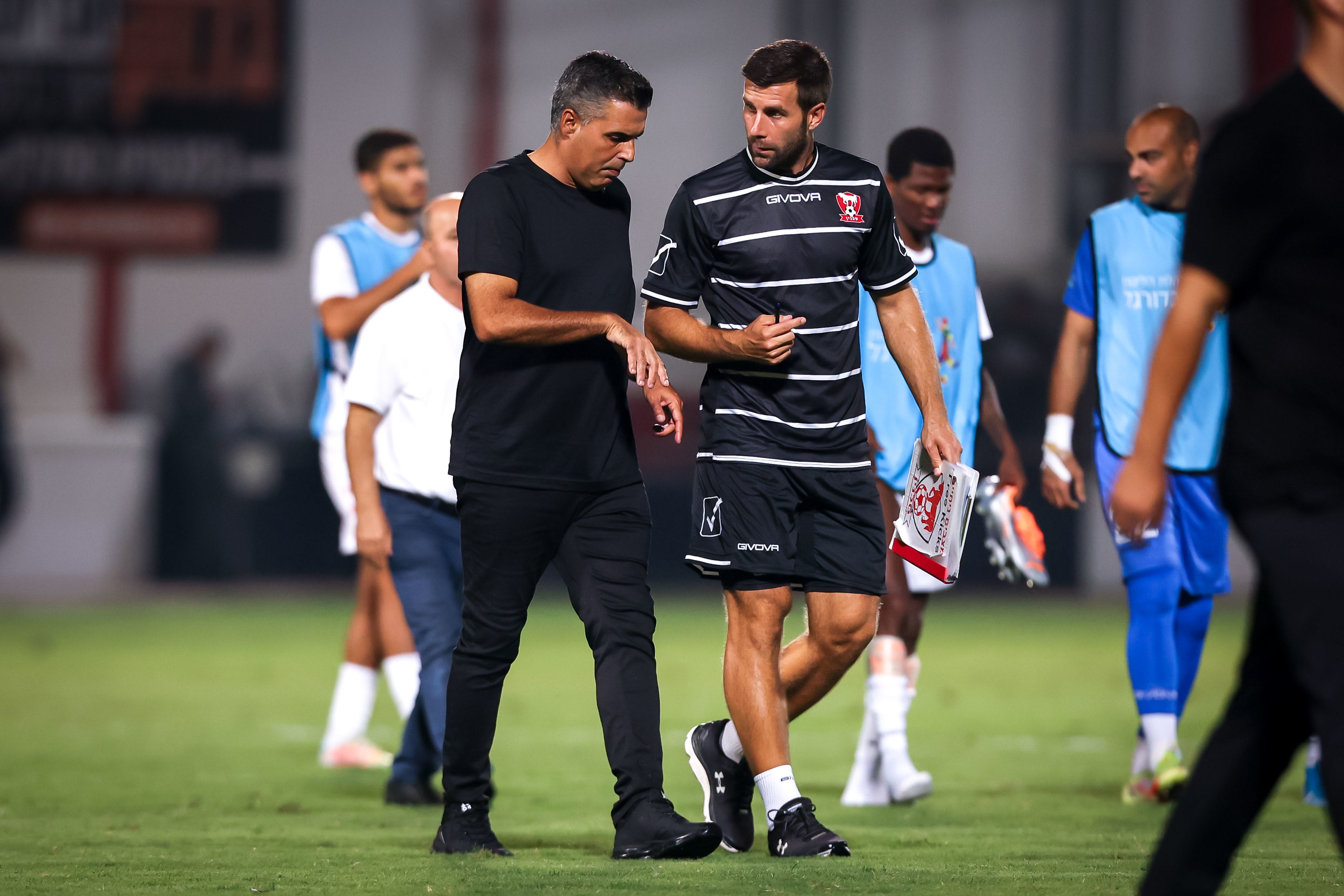 מאמן בני סכנין חיים סילבס עם דושאן מאטוביץ'