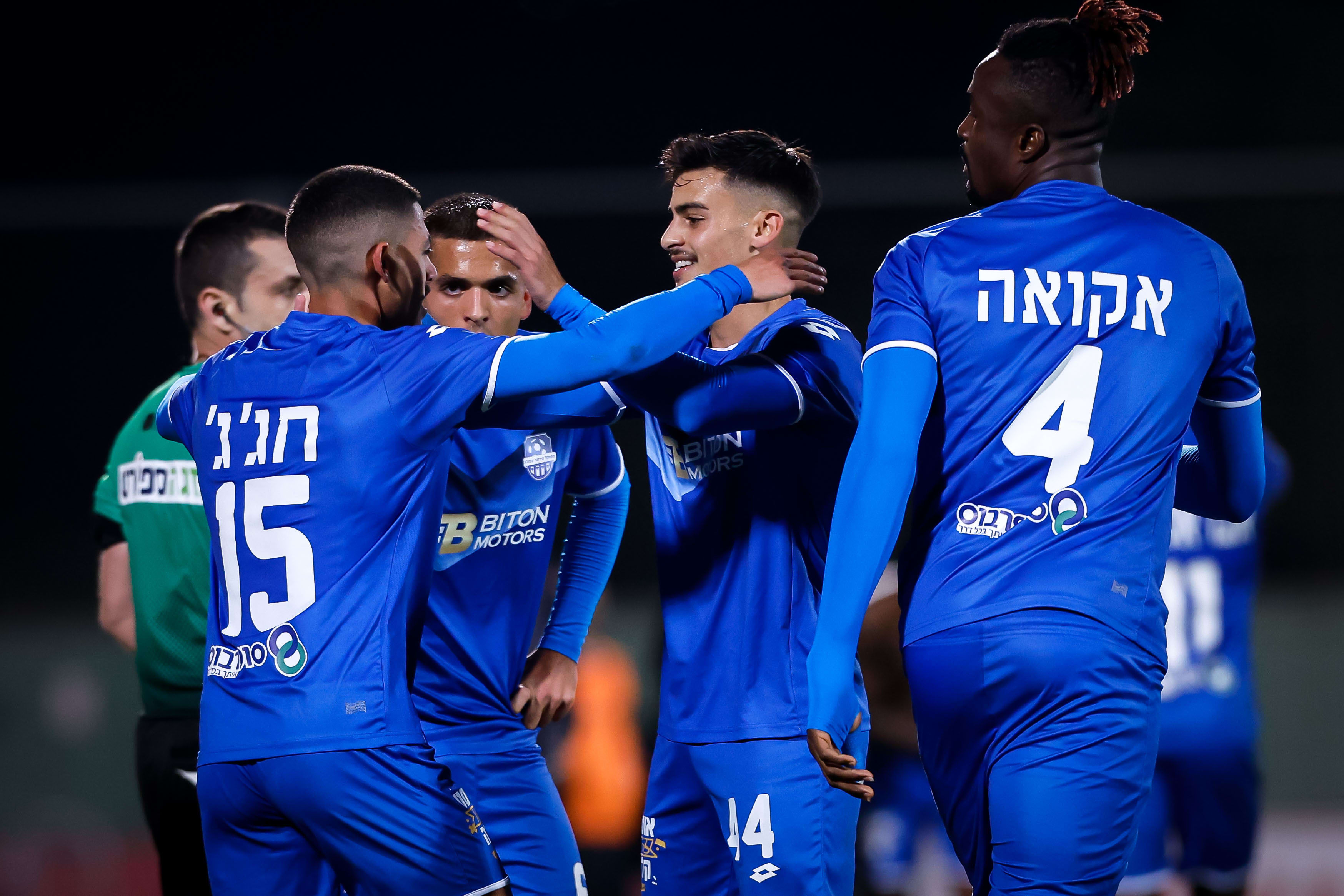 שחקני הפועל עפולה חוגגים