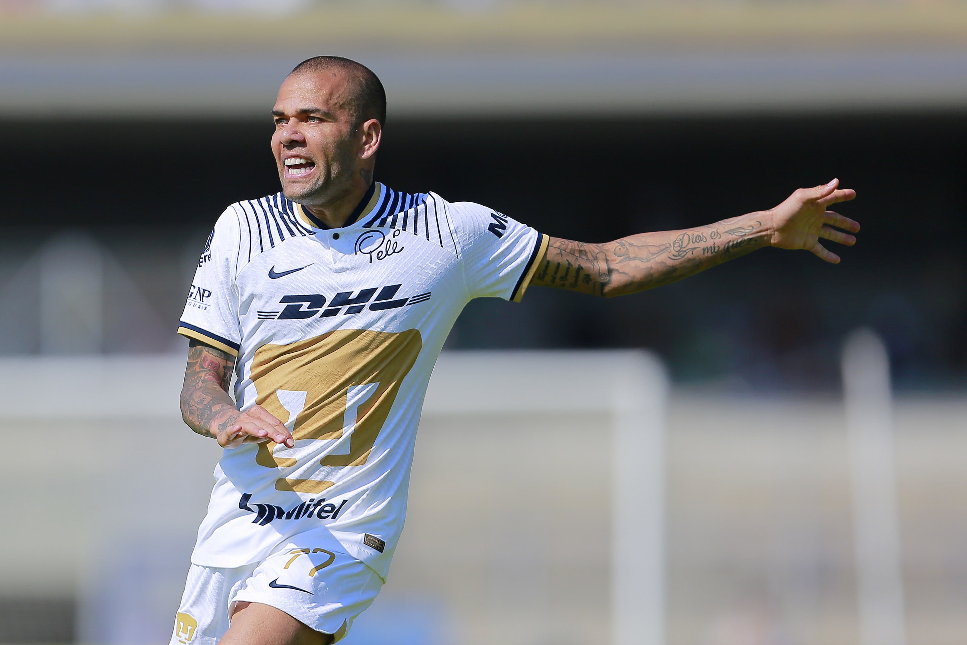 דני אלבס, שחקן אוניברסידד נסיונל