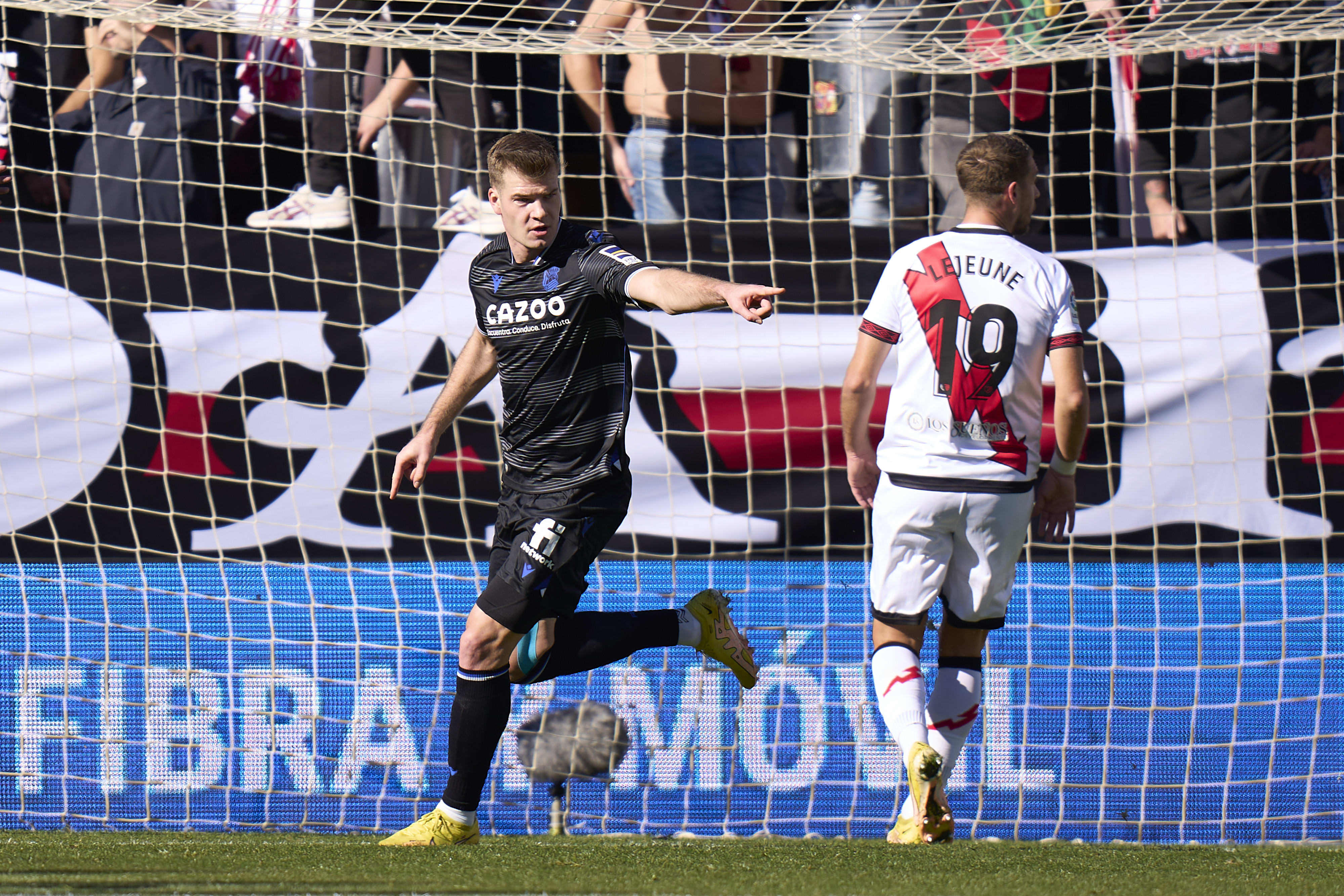 אלכסנדר סורלות שחקן ריאל סוסיאדד חוגג שער