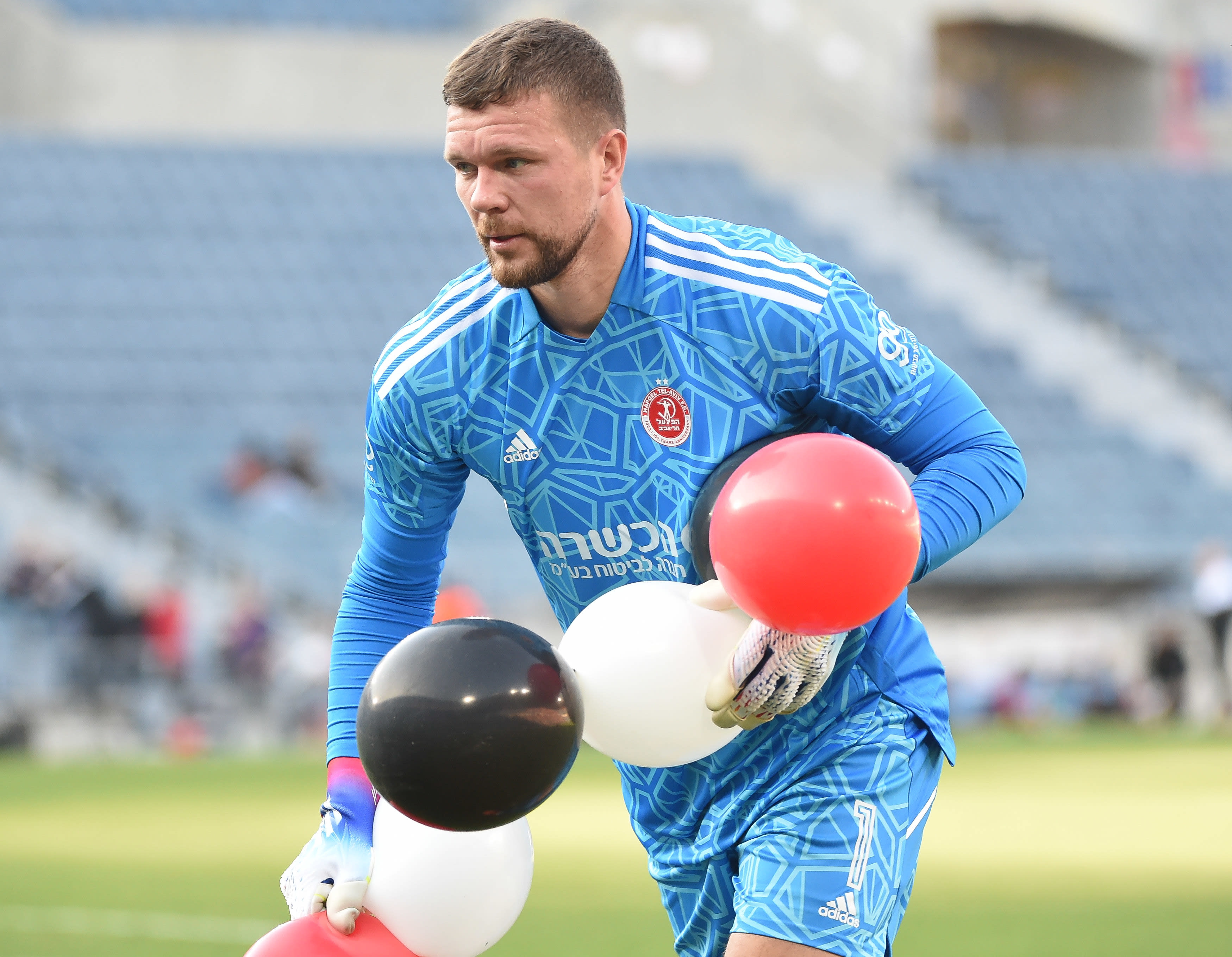 אמיליוס זובאס, שוער הפועל תל אביב